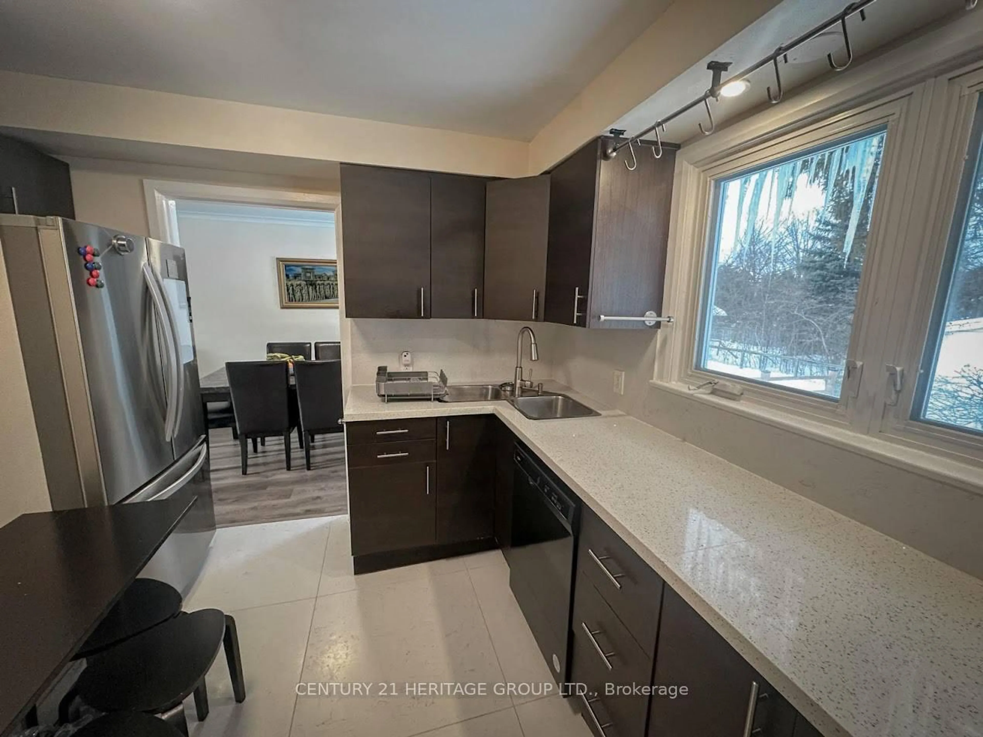 Open concept kitchen, ceramic/tile floor for 997 Willowdale Ave, Toronto Ontario M2M 3C8