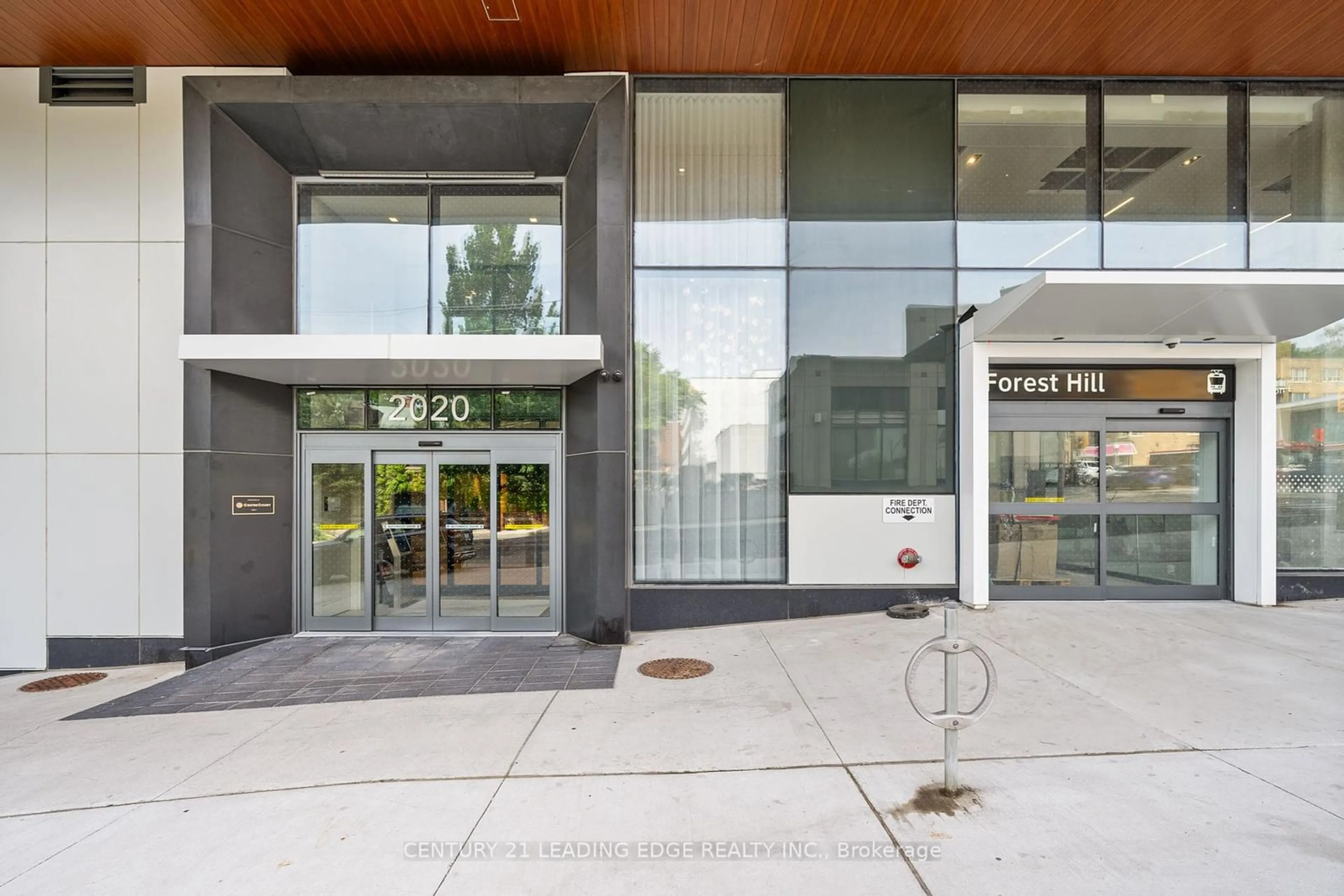 Indoor foyer for 2020 Bathurst St #1001, Toronto Ontario M5P 0A6