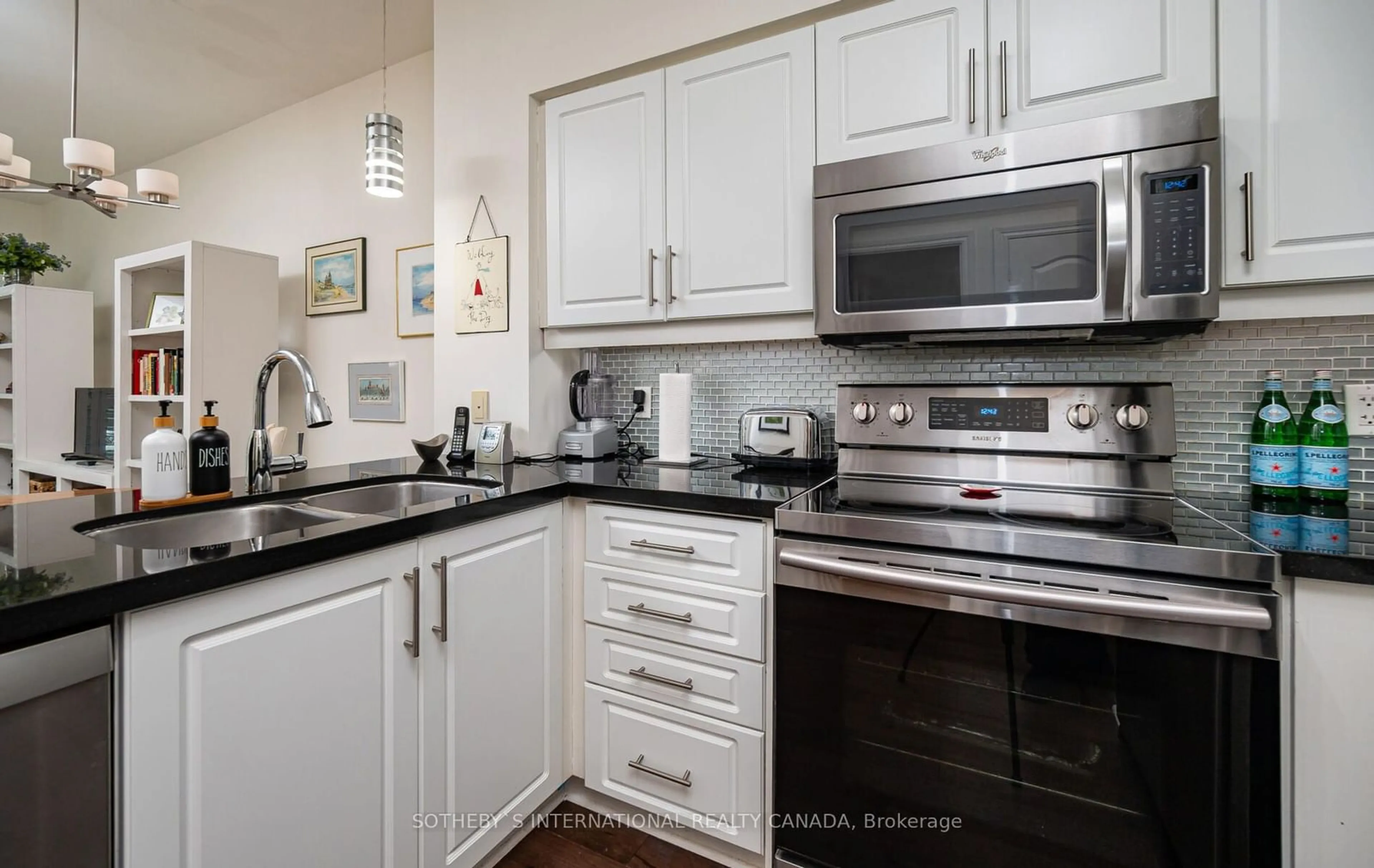 Standard kitchen, ceramic/tile floor for 319 Merton St #315, Toronto Ontario M4S 1Y5