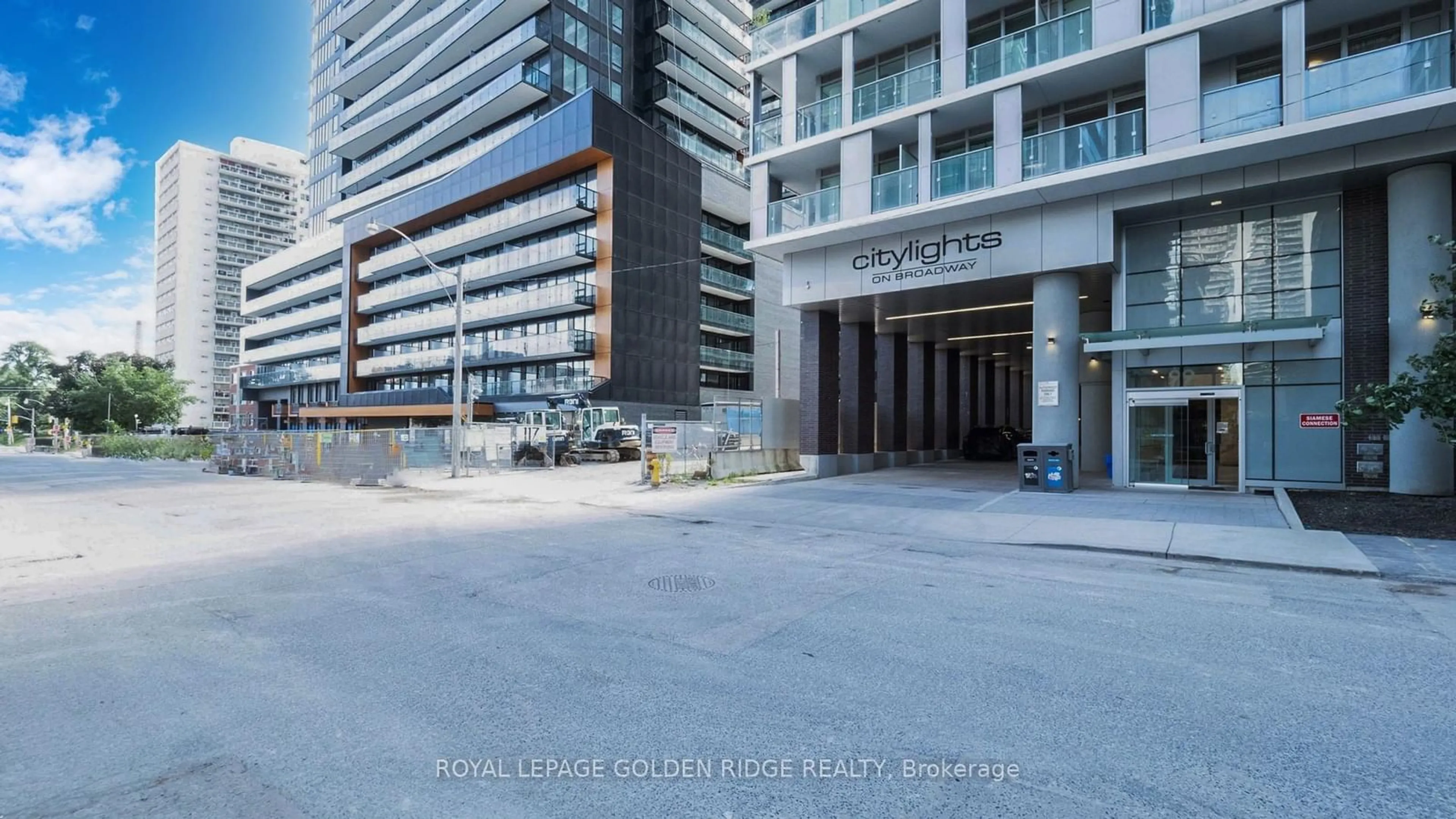 Indoor foyer for 195 Redpath Ave #1510, Toronto Ontario M4P 0E4