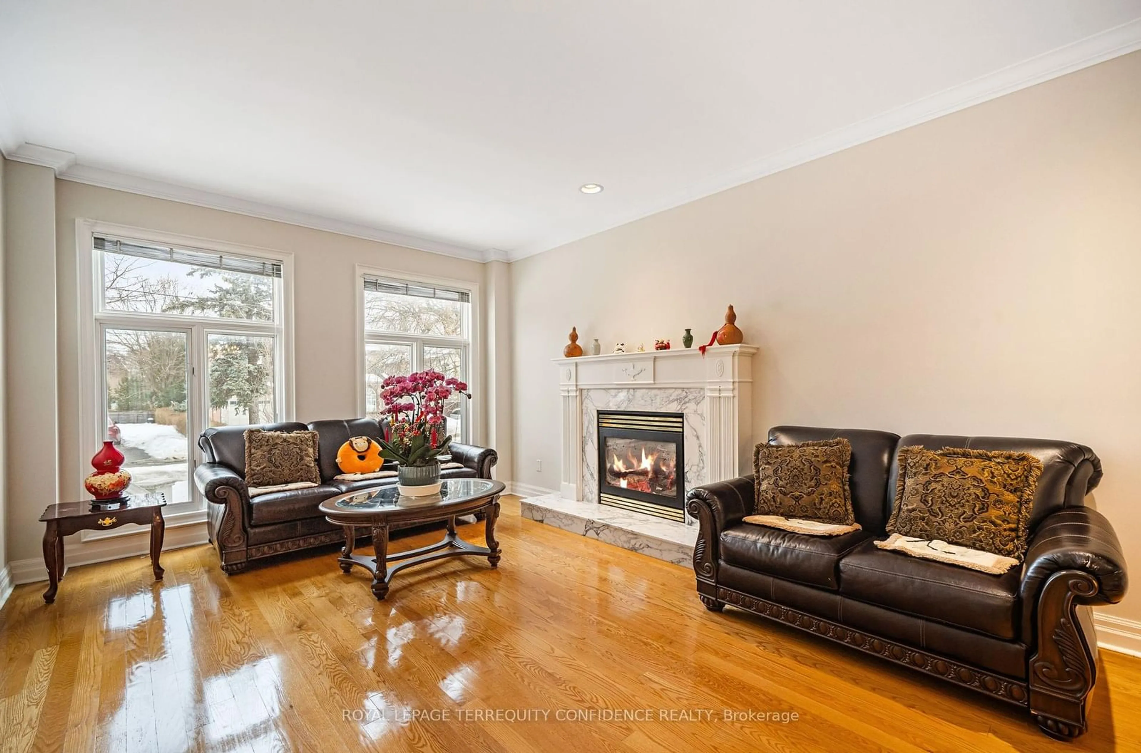 Living room with furniture, wood/laminate floor for 430 Hounslow Ave, Toronto Ontario M2R 1H6