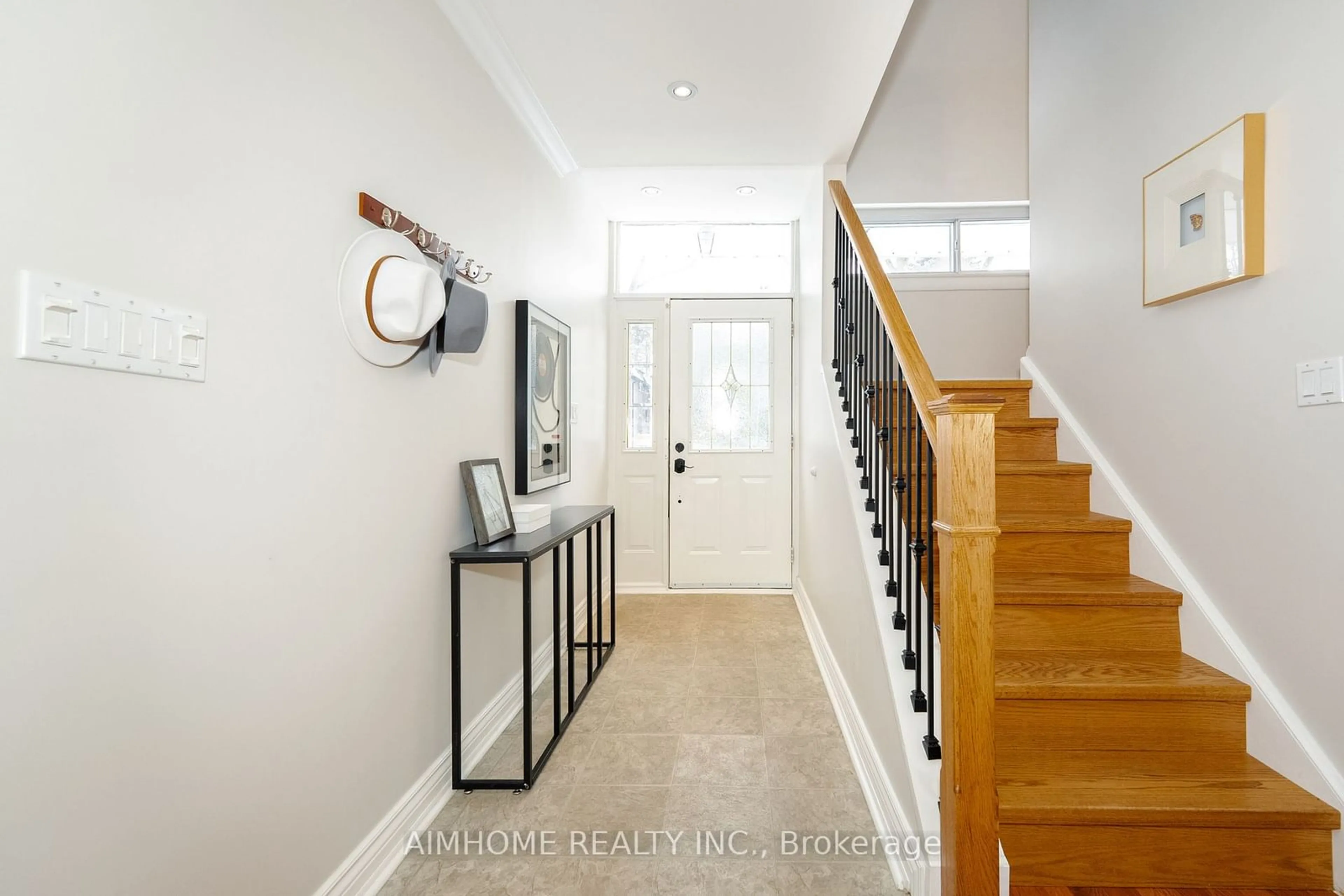 Indoor entryway for 39 Addison Cres, Toronto Ontario M3B 1K7