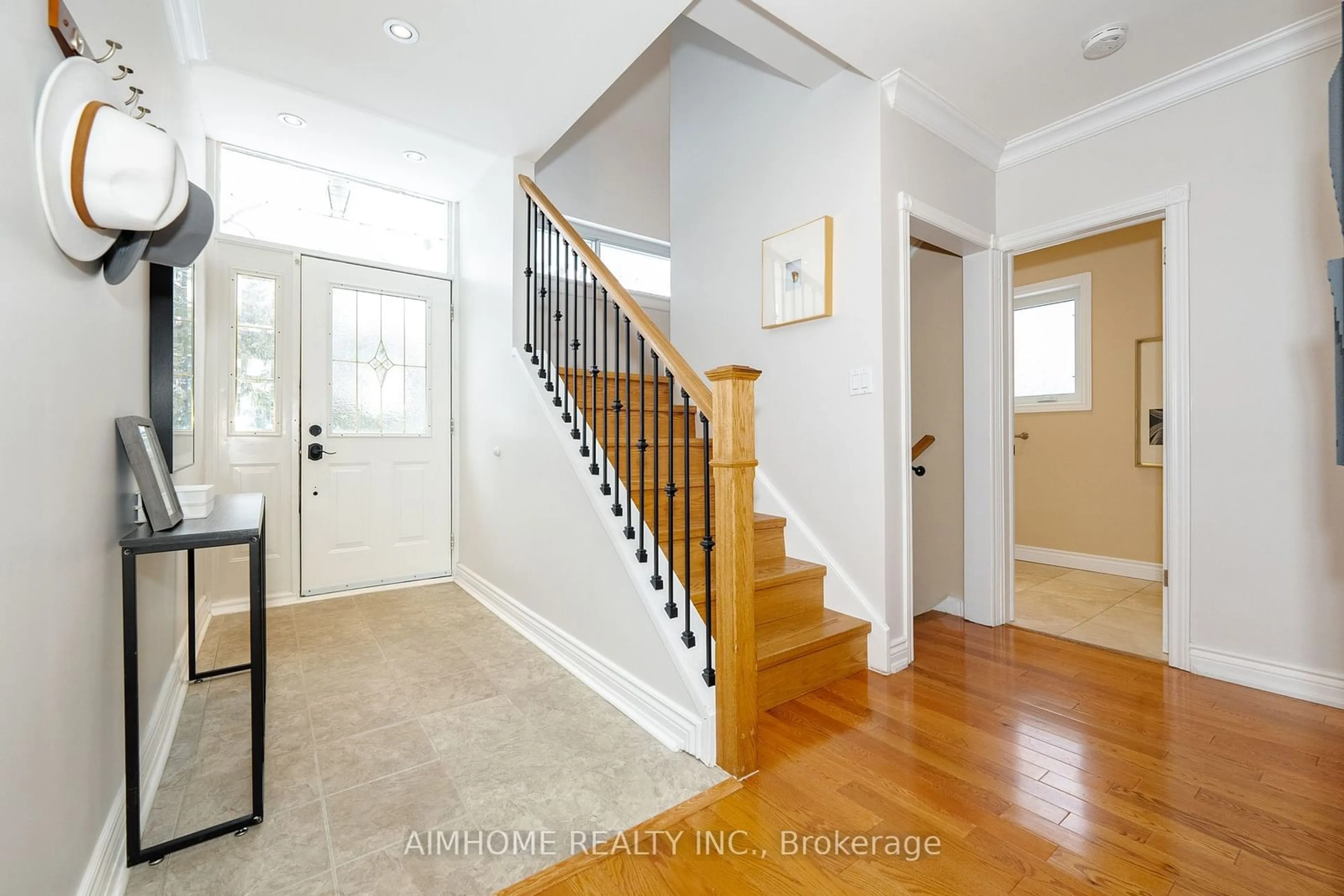 Indoor entryway for 39 Addison Cres, Toronto Ontario M3B 1K7