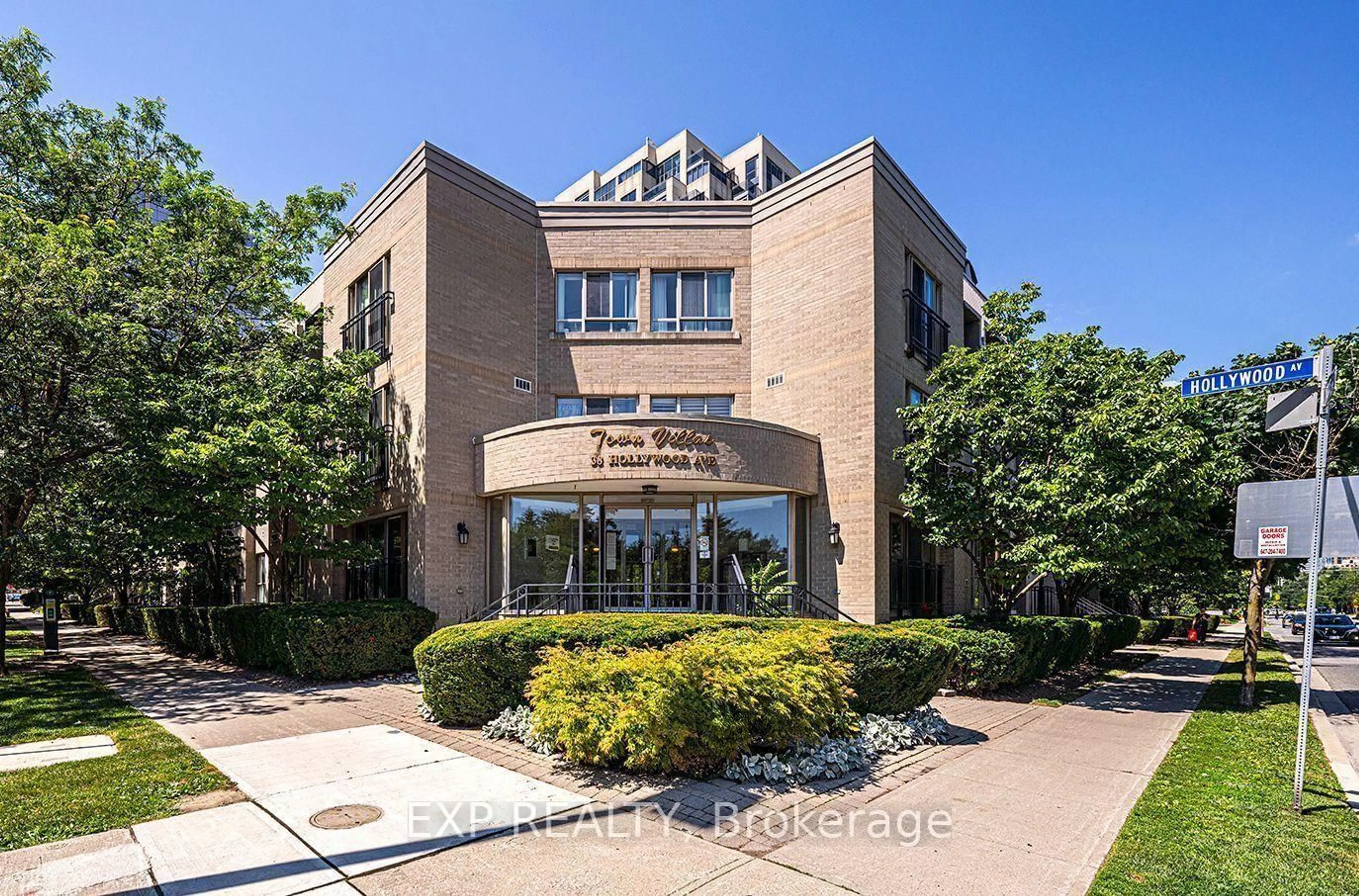 Indoor foyer for 38 Hollywood Ave #312, Toronto Ontario M2N 6S5