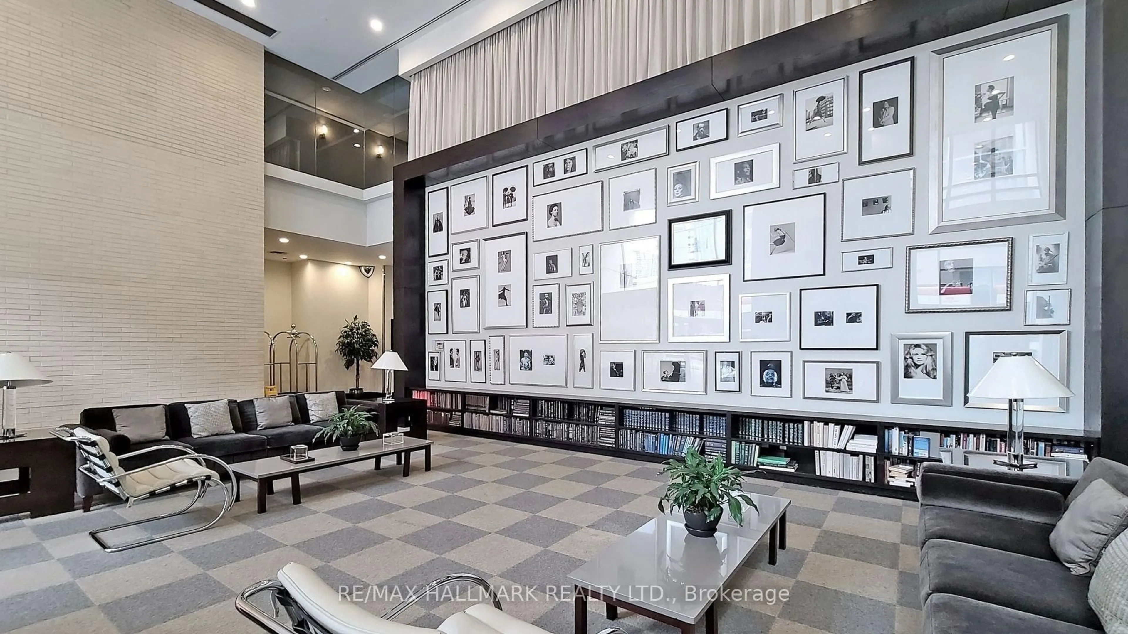 Lobby for 438 King St #414, Toronto Ontario M5V 3T9