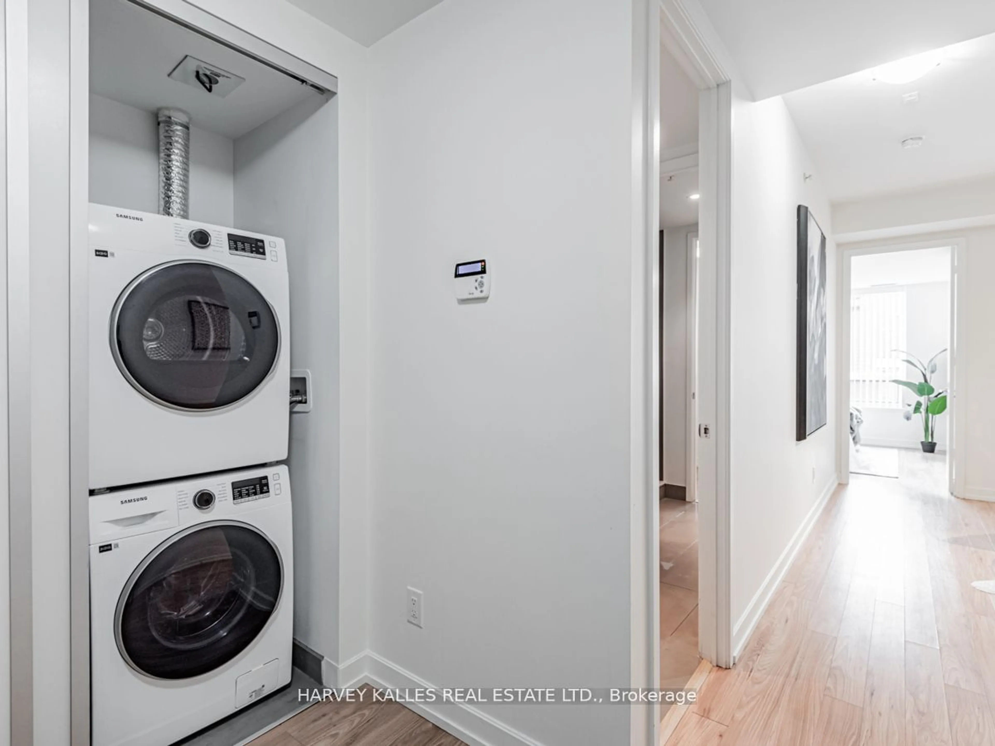 Laundry room for 377 Madison Ave #314, Toronto Ontario M4V 3E1