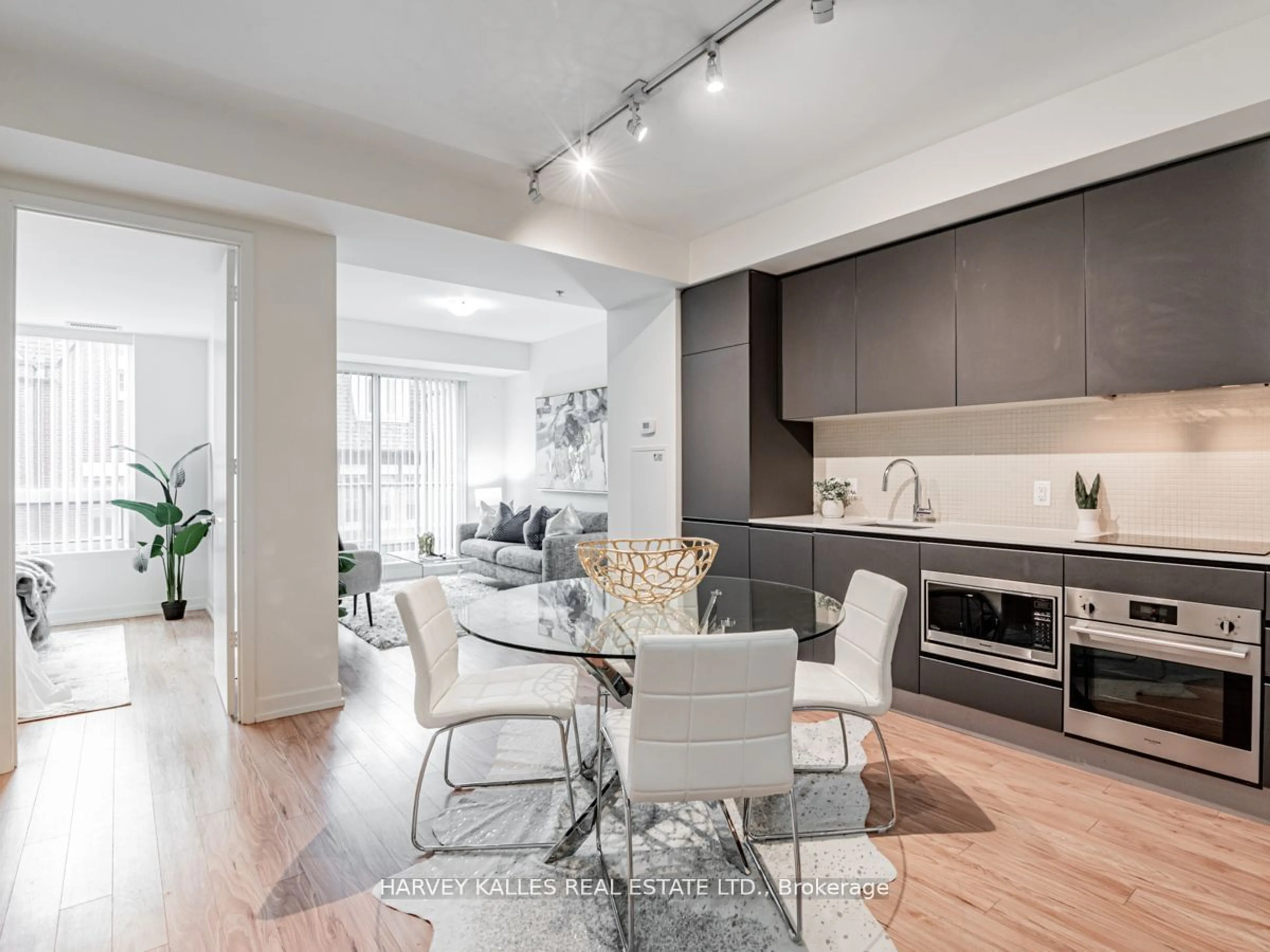 Open concept kitchen, unknown for 377 Madison Ave #314, Toronto Ontario M4V 3E1