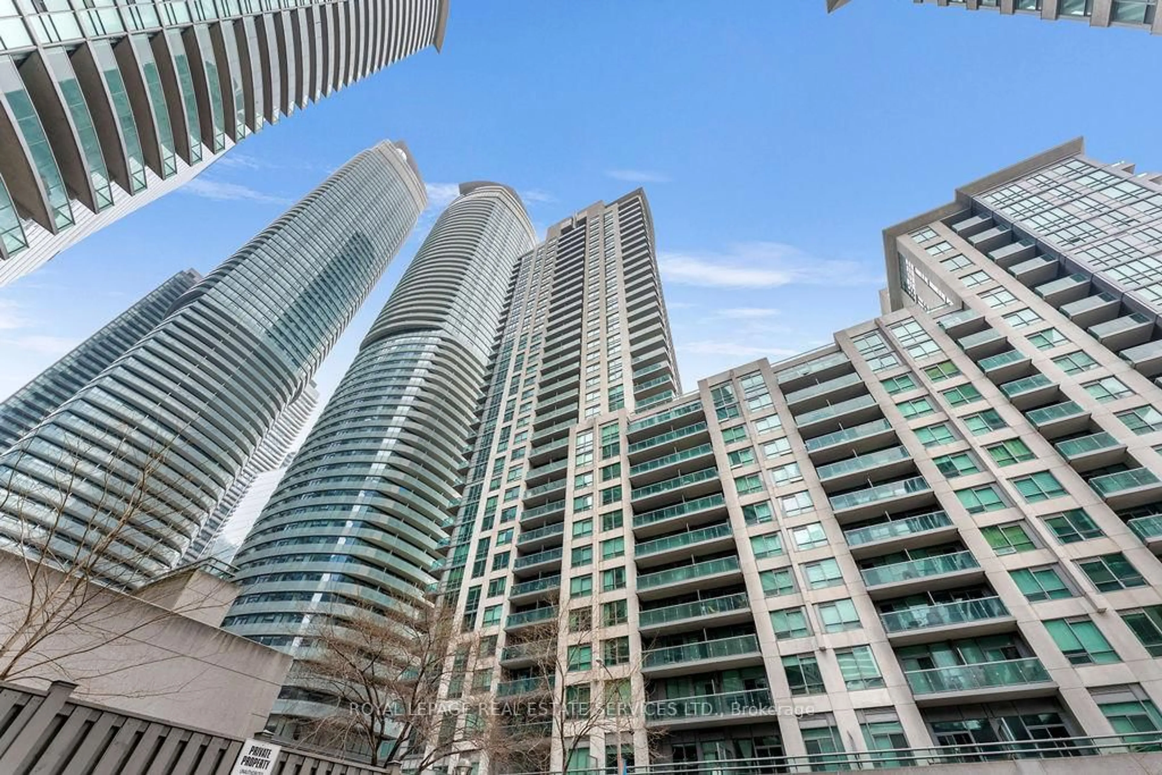 Unknown for 19 Grand Trunk Cres #3709, Toronto Ontario M5J 3A3