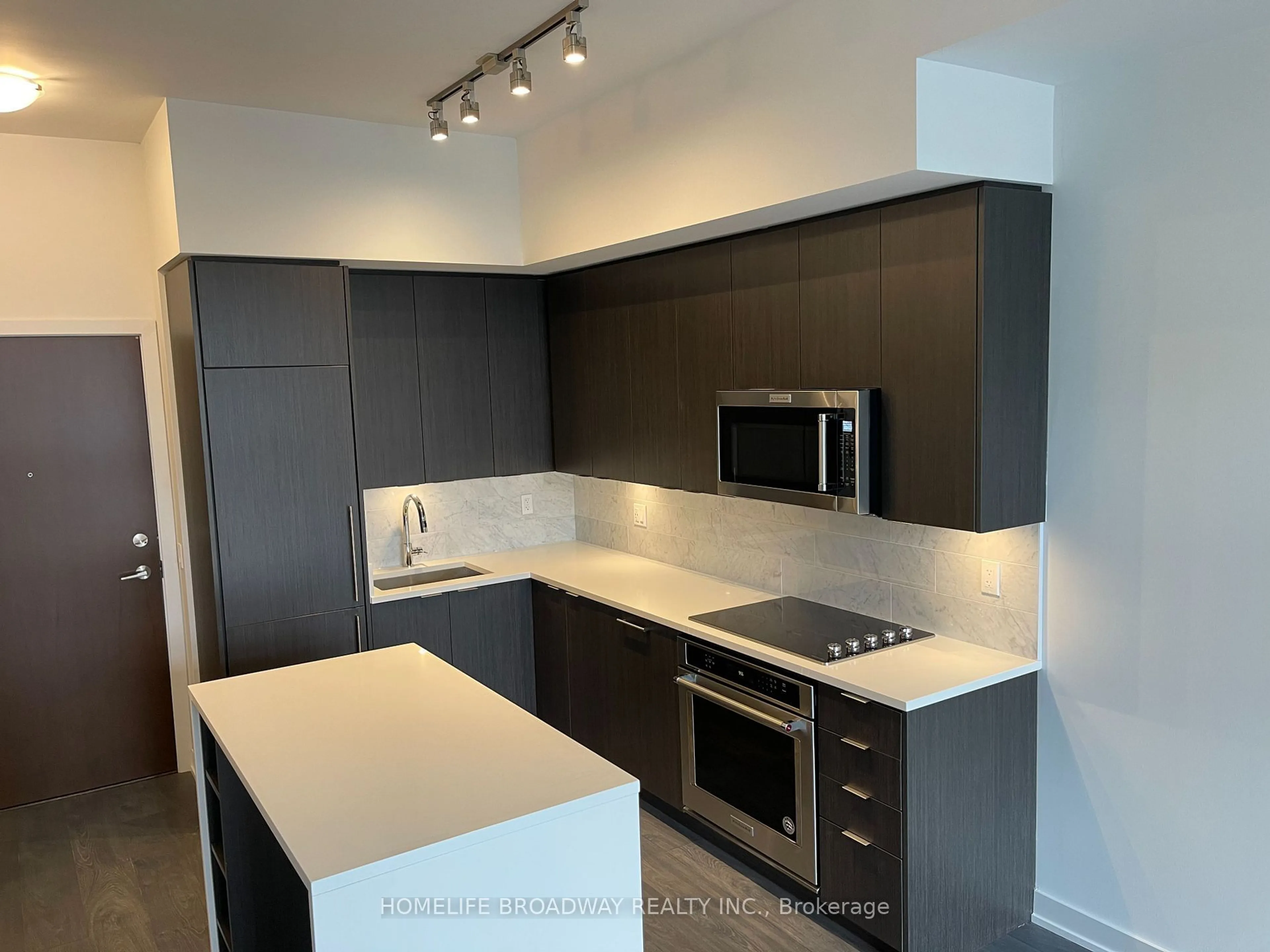 Standard kitchen, unknown for 38 Iannuzzi St #733, Toronto Ontario M5V 0S2