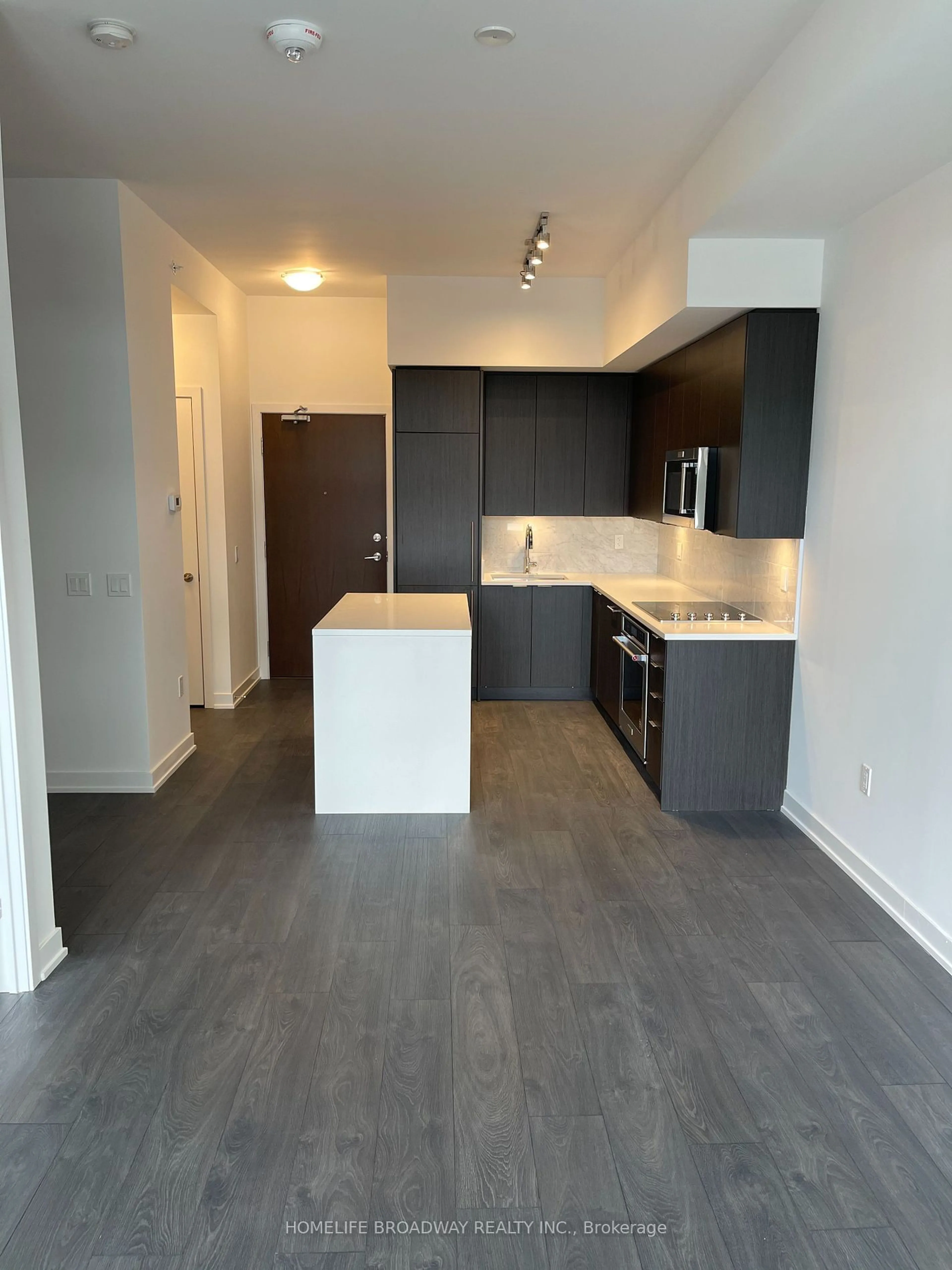 Open concept kitchen, unknown for 38 Iannuzzi St #733, Toronto Ontario M5V 0S2