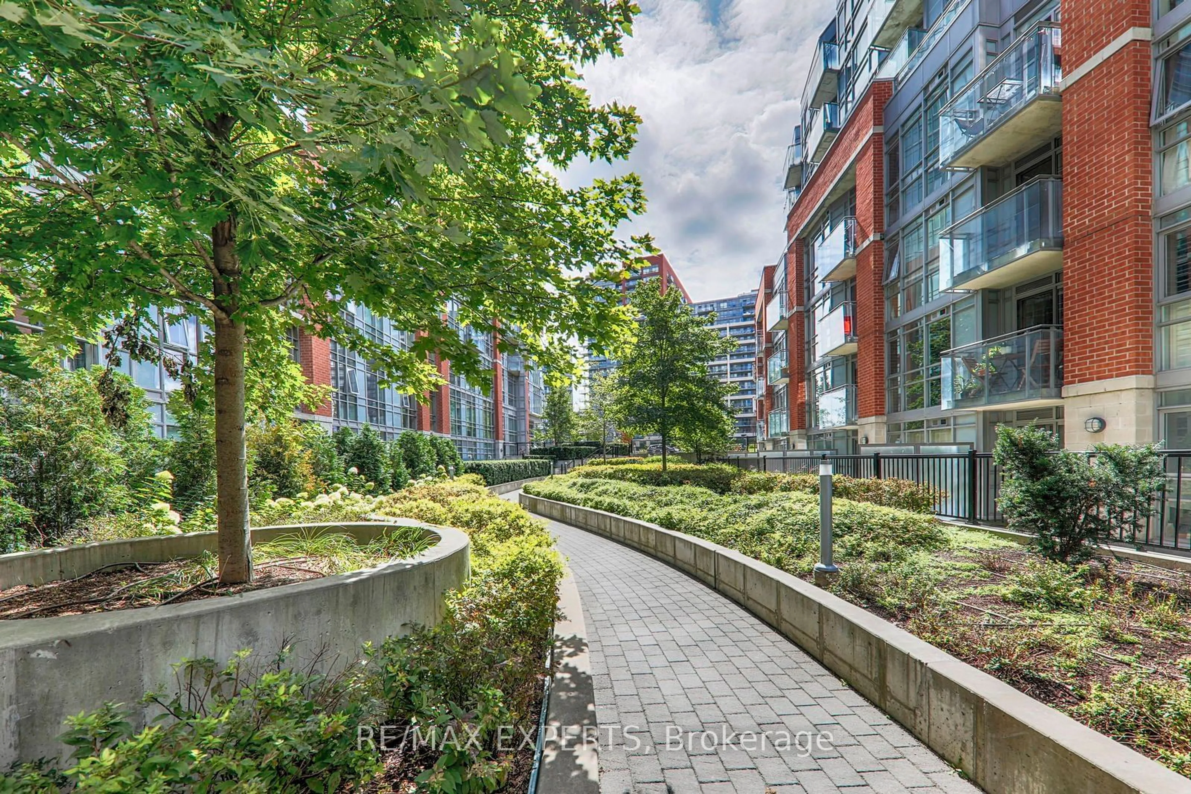 Patio, street for 170 Sudbury St #711, Toronto Ontario M6J 0A1