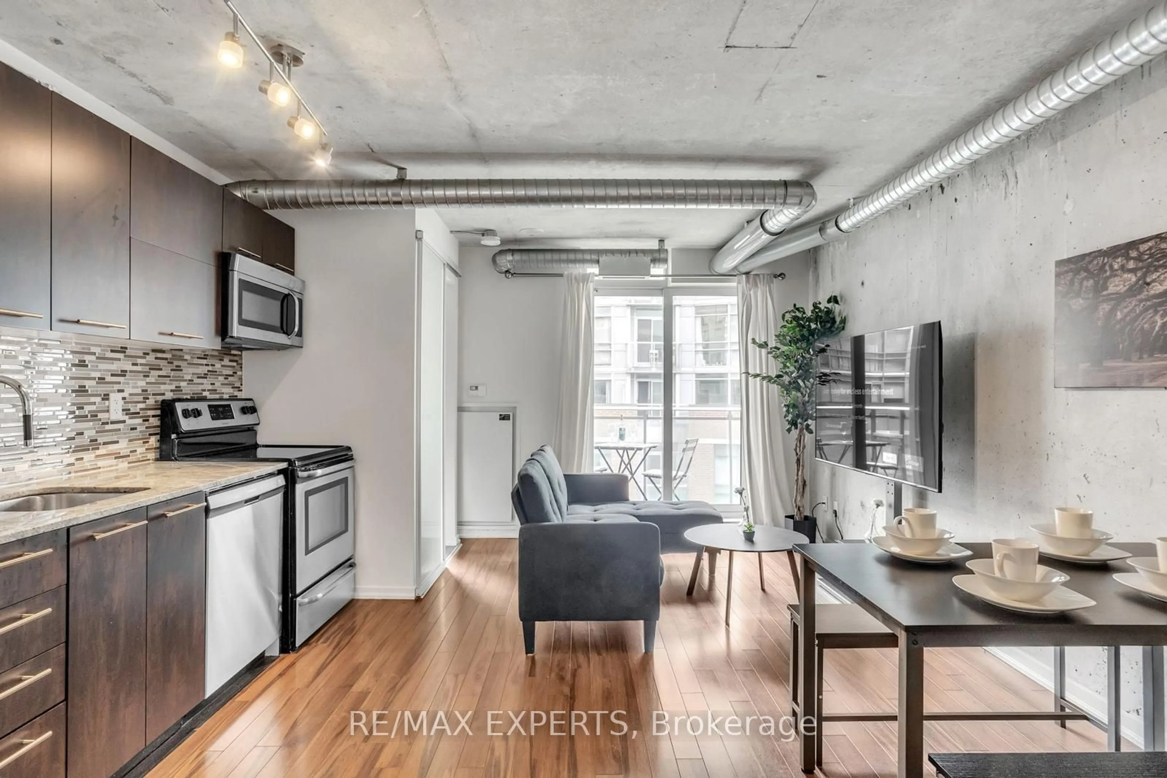 Open concept kitchen, cement floor for 170 Sudbury St #711, Toronto Ontario M6J 0A1