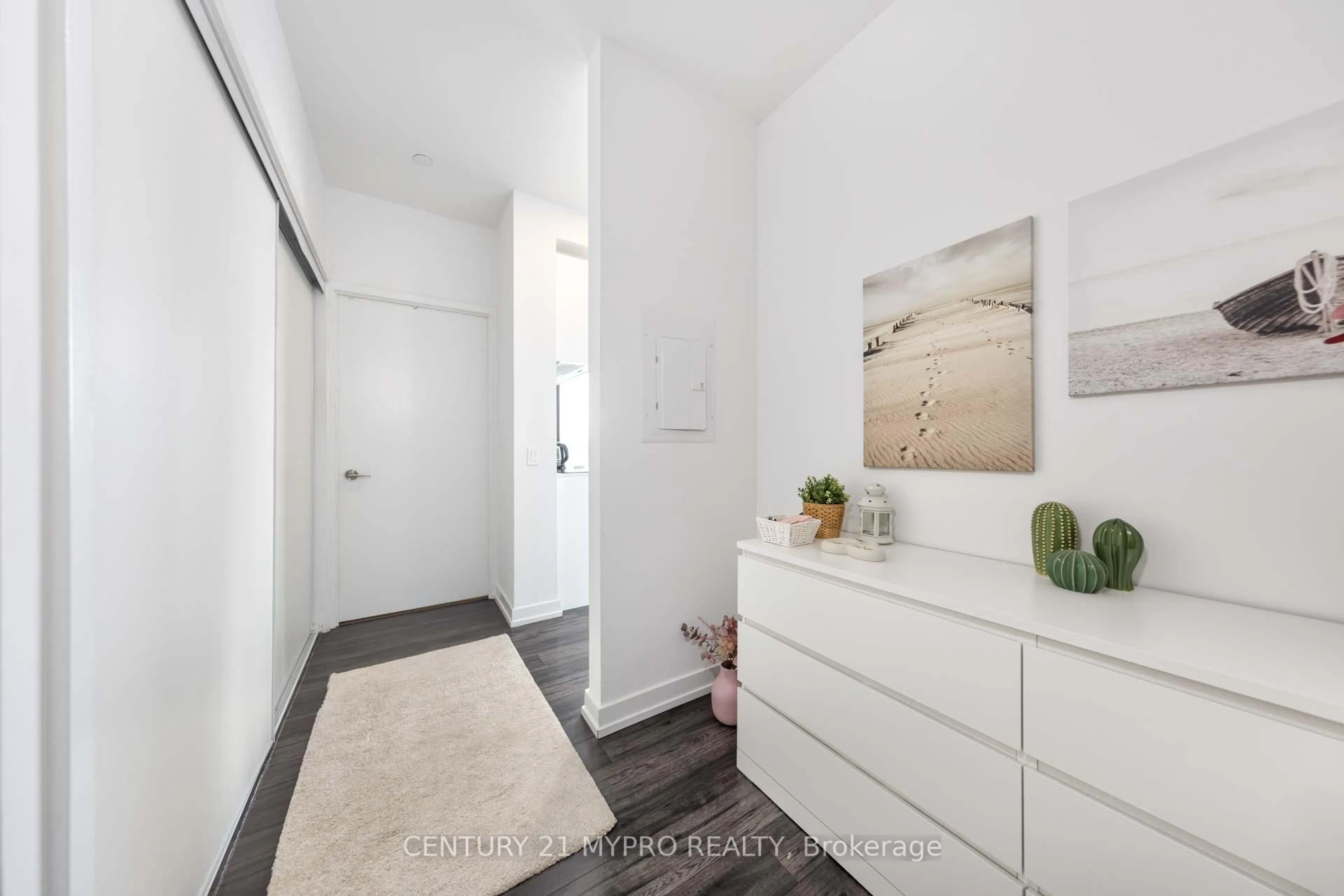 Indoor entryway for 33 Helendale Ave #419, Toronto Ontario M4R 1C5