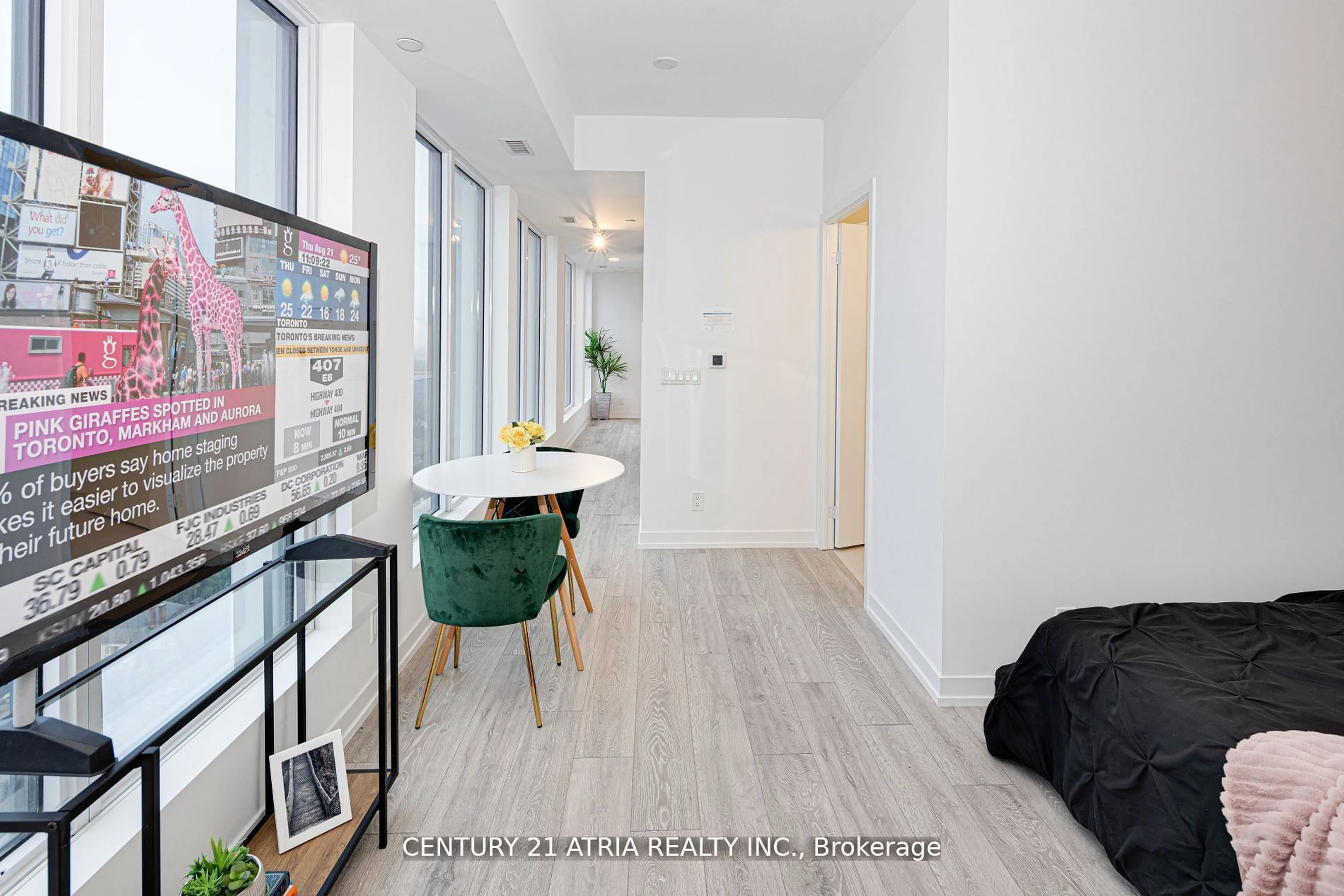 Indoor entryway for 2020 Bathurst St #1820, Toronto Ontario M5P 0A6