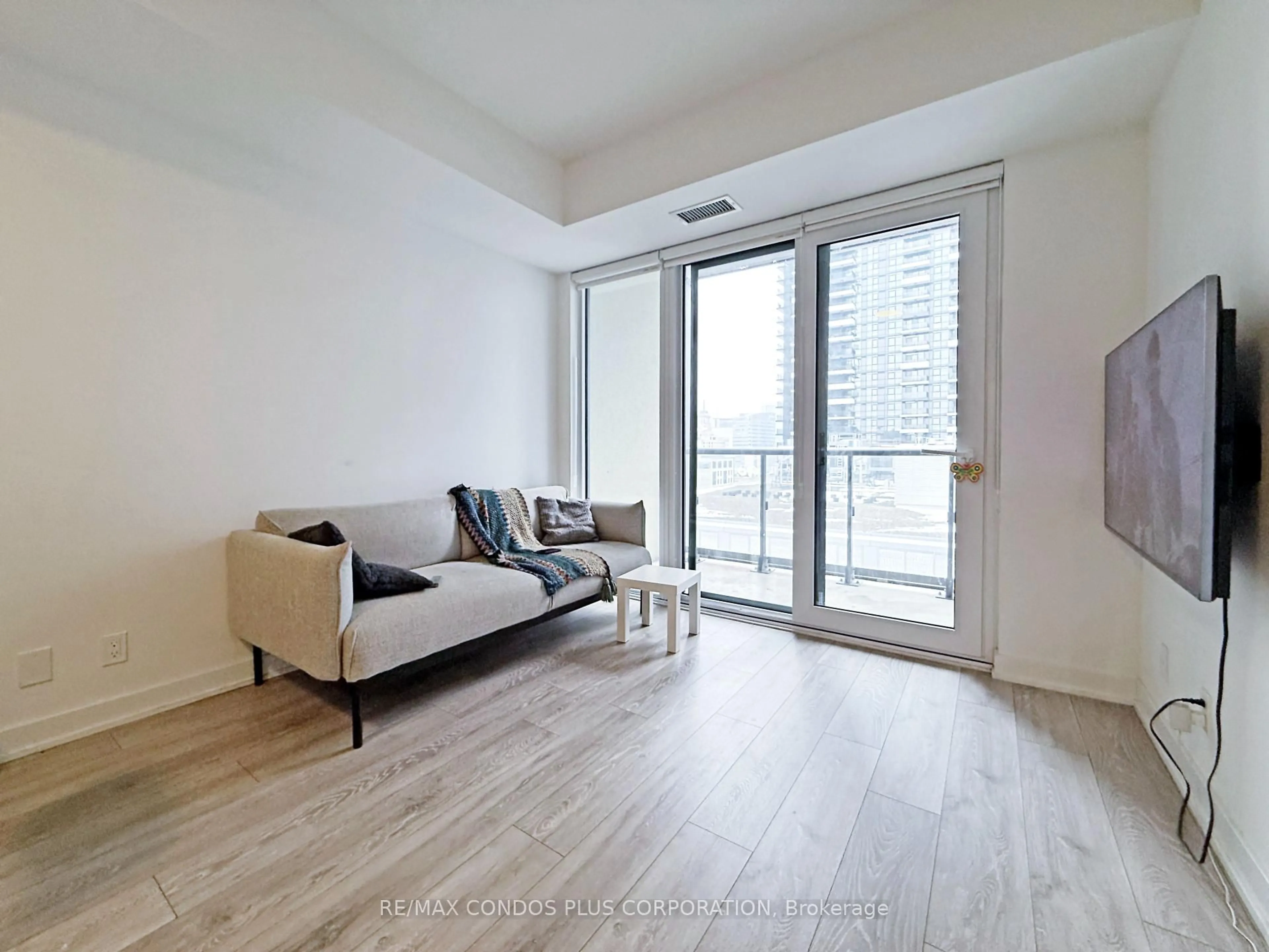 Living room with furniture, wood/laminate floor for 108 Peter St #1305, Toronto Ontario M5V 0W2