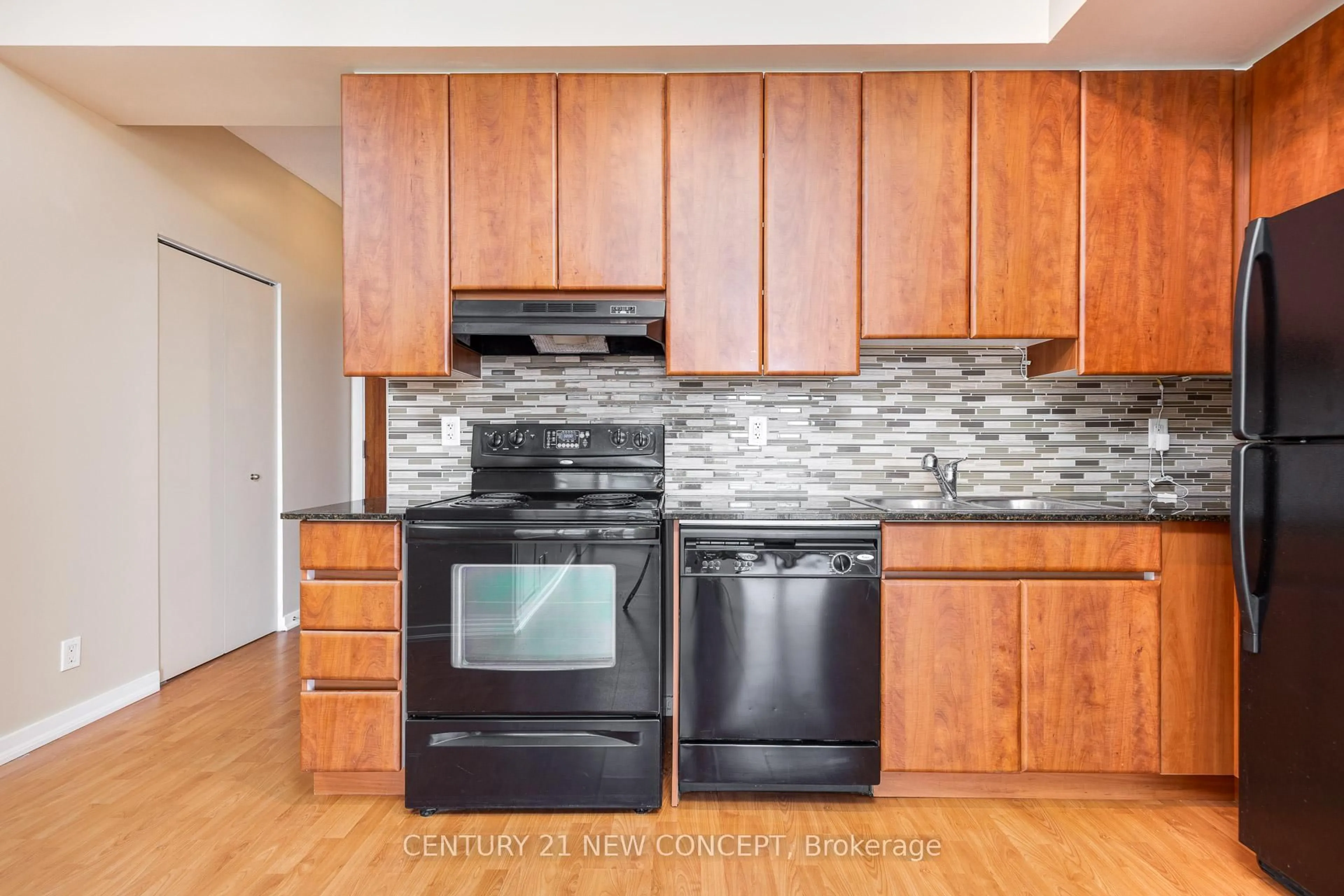 Standard kitchen, wood/laminate floor for 30 Canterbury Pl #1803, Toronto Ontario M2N 0B9