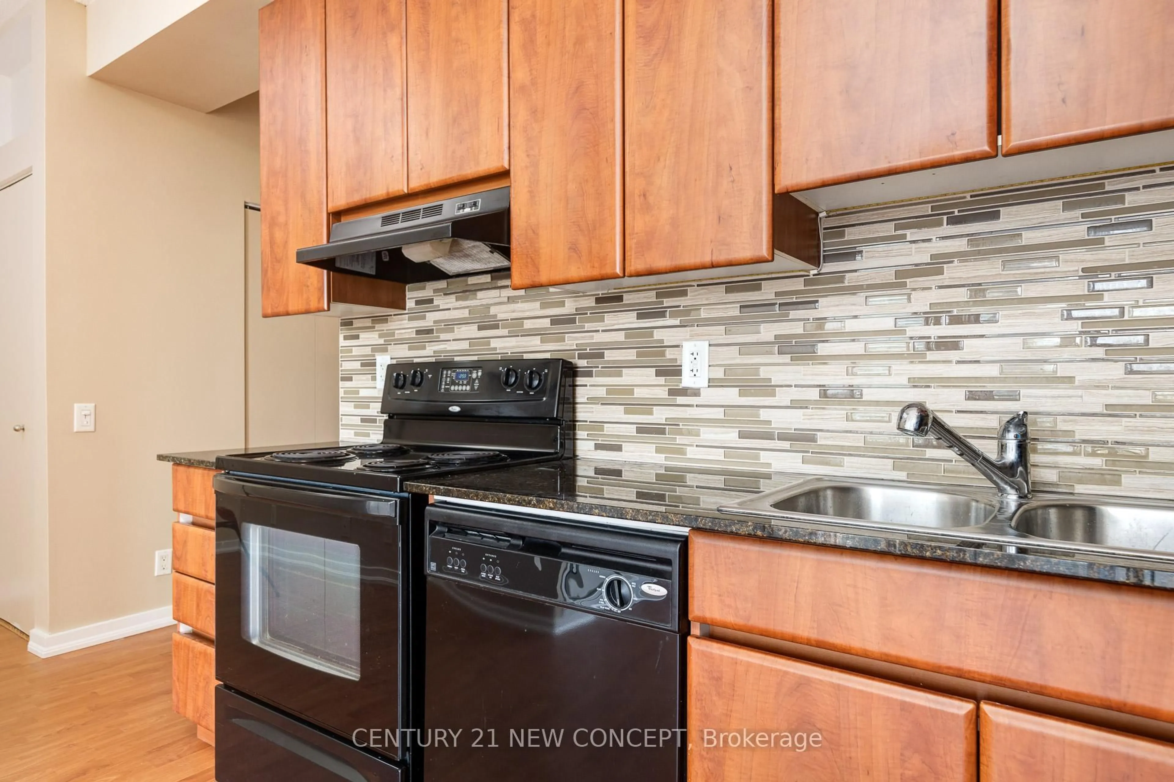 Standard kitchen, ceramic/tile floor for 30 Canterbury Pl #1803, Toronto Ontario M2N 0B9