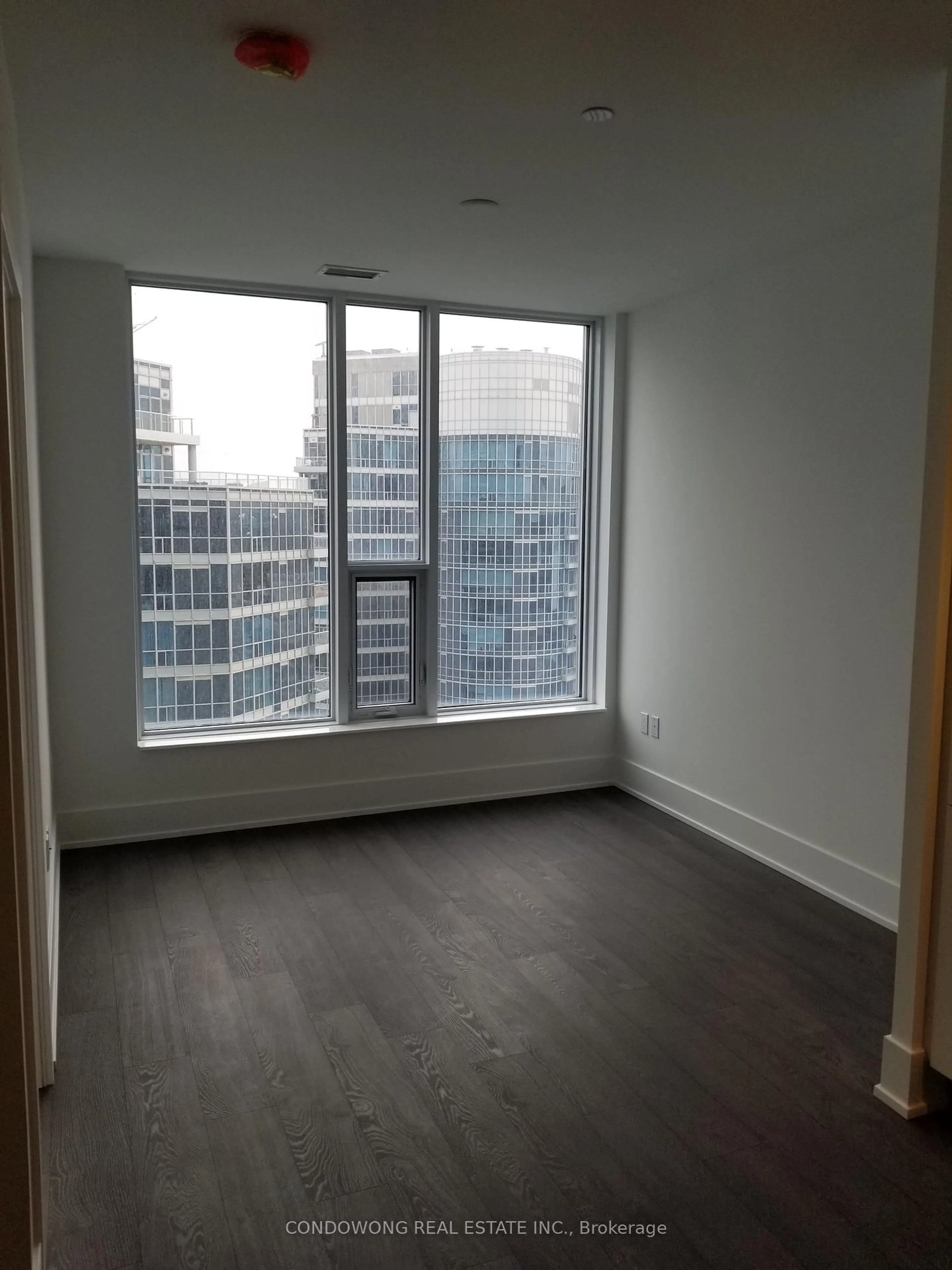 A pic of a room for 10 York St #3508, Toronto Ontario M5J 0E1