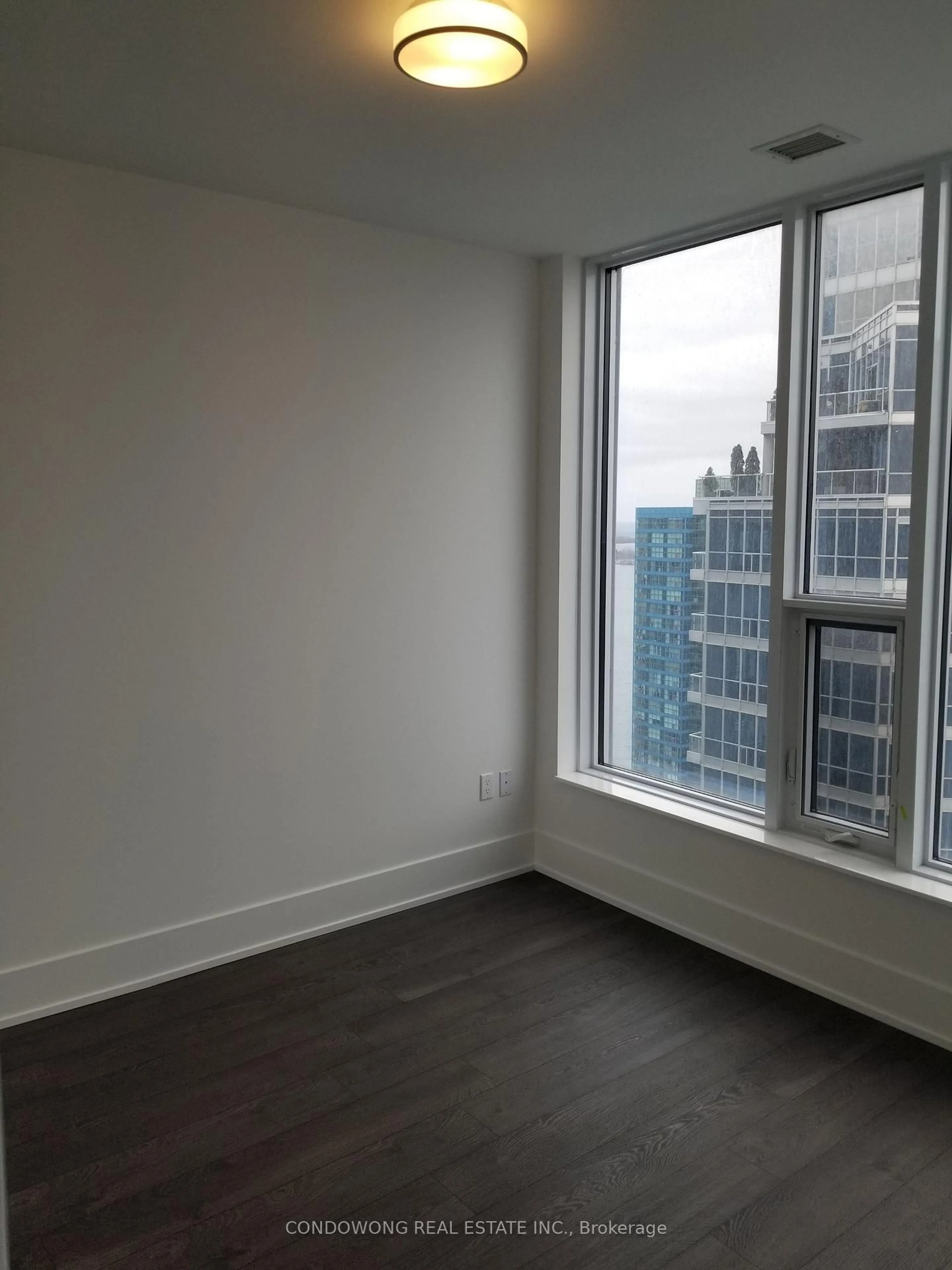 A pic of a room for 10 York St #3508, Toronto Ontario M5J 0E1