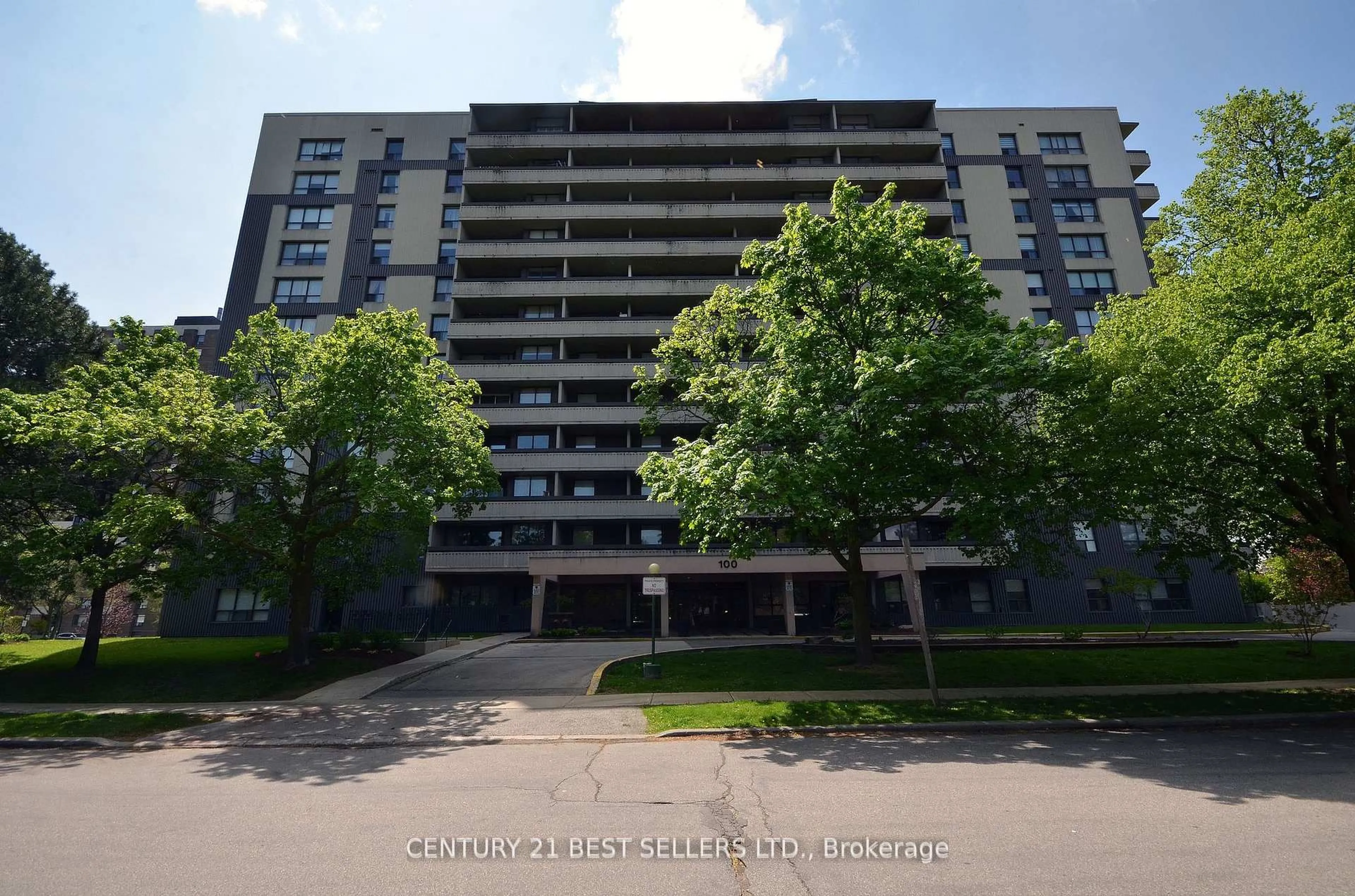 A pic from outside/outdoor area/front of a property/back of a property/a pic from drone, street for 100 Canyon Ave #302, Toronto Ontario M3H 5T9