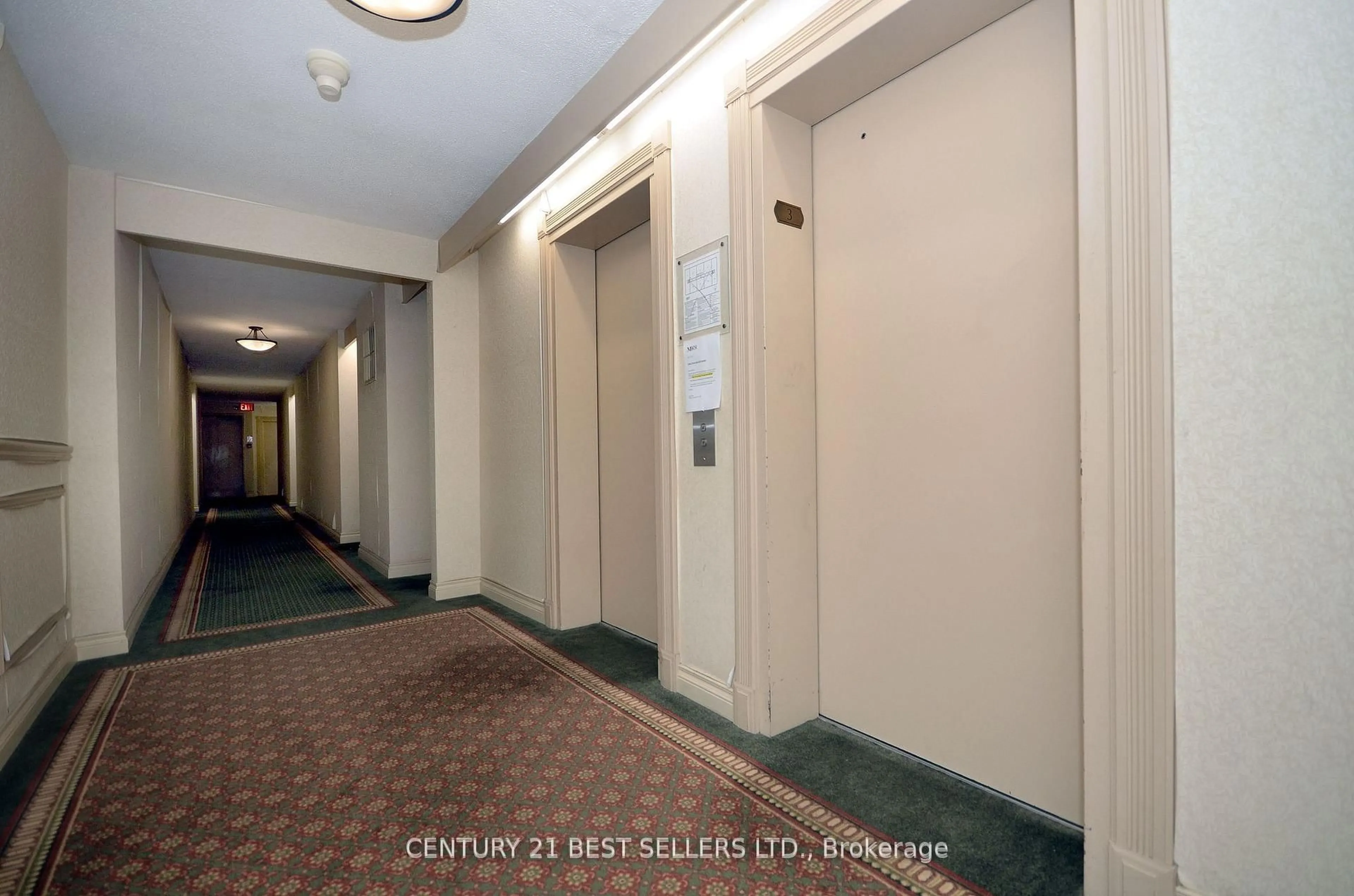 Indoor foyer for 100 Canyon Ave #302, Toronto Ontario M3H 5T9