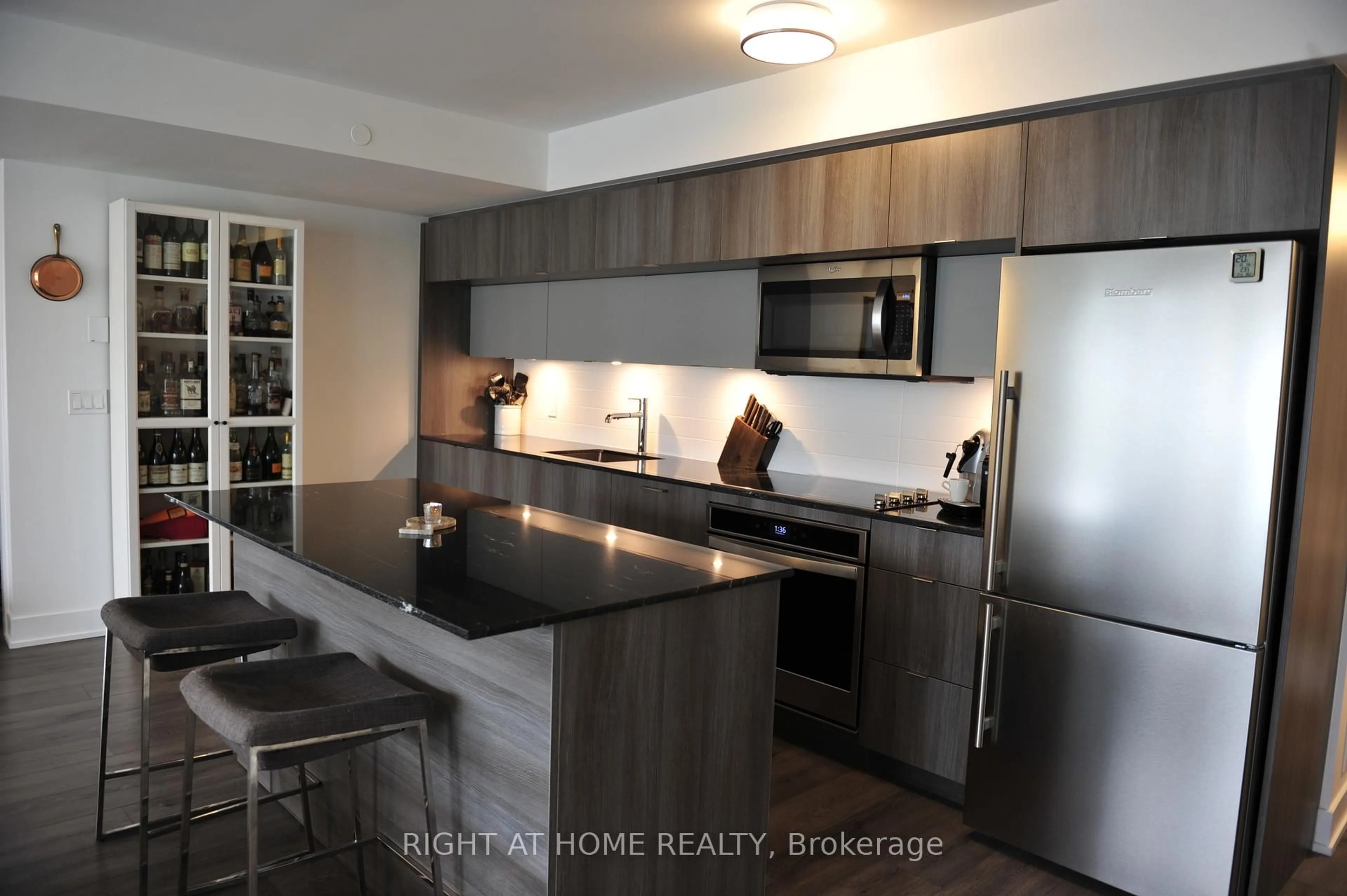 Open concept kitchen, unknown for 575 Bloor St #1502, Toronto Ontario M4W 0B2