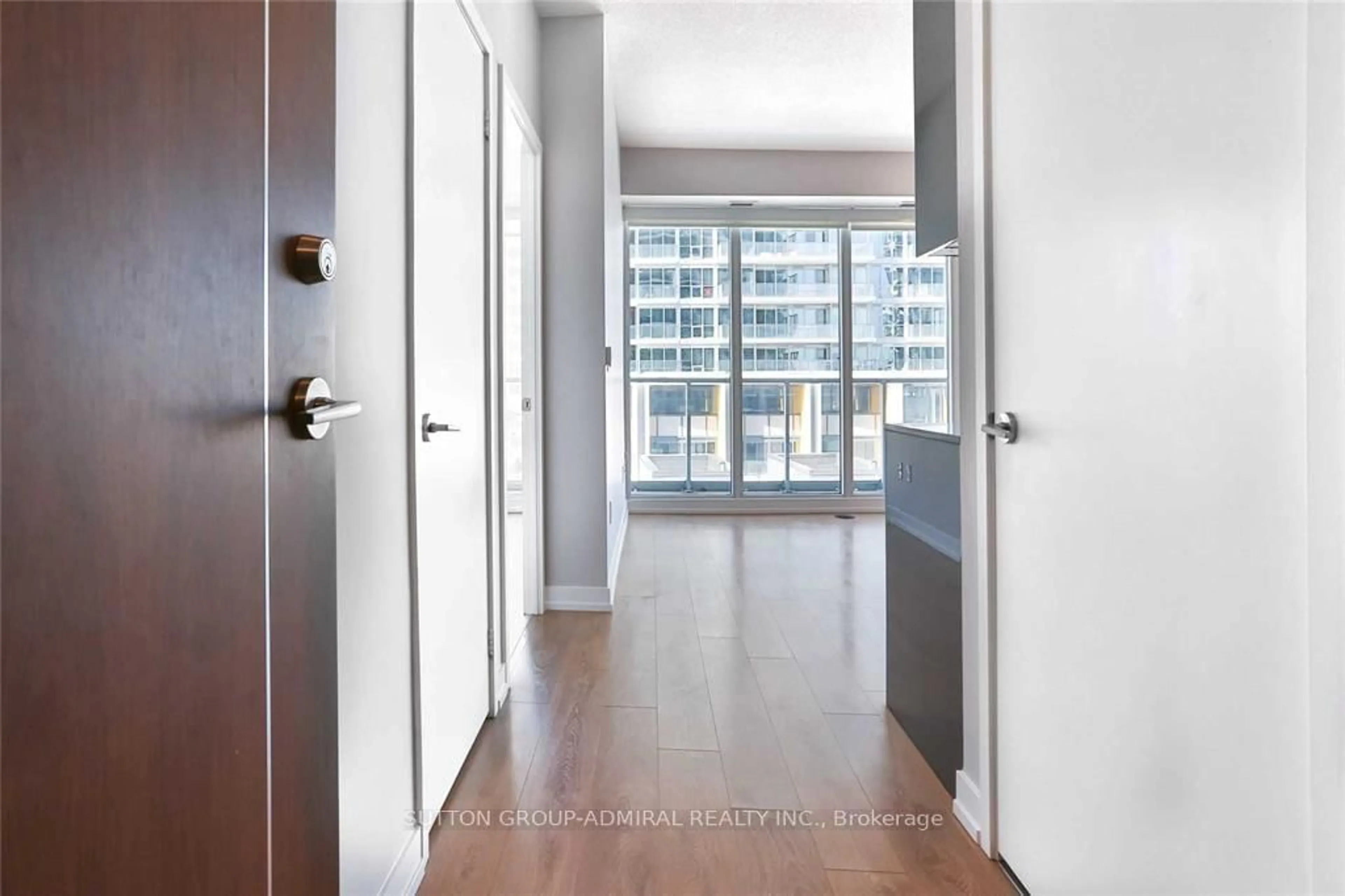 Indoor entryway for 115 Mcmahon Dr #512, Toronto Ontario M2K 2X9