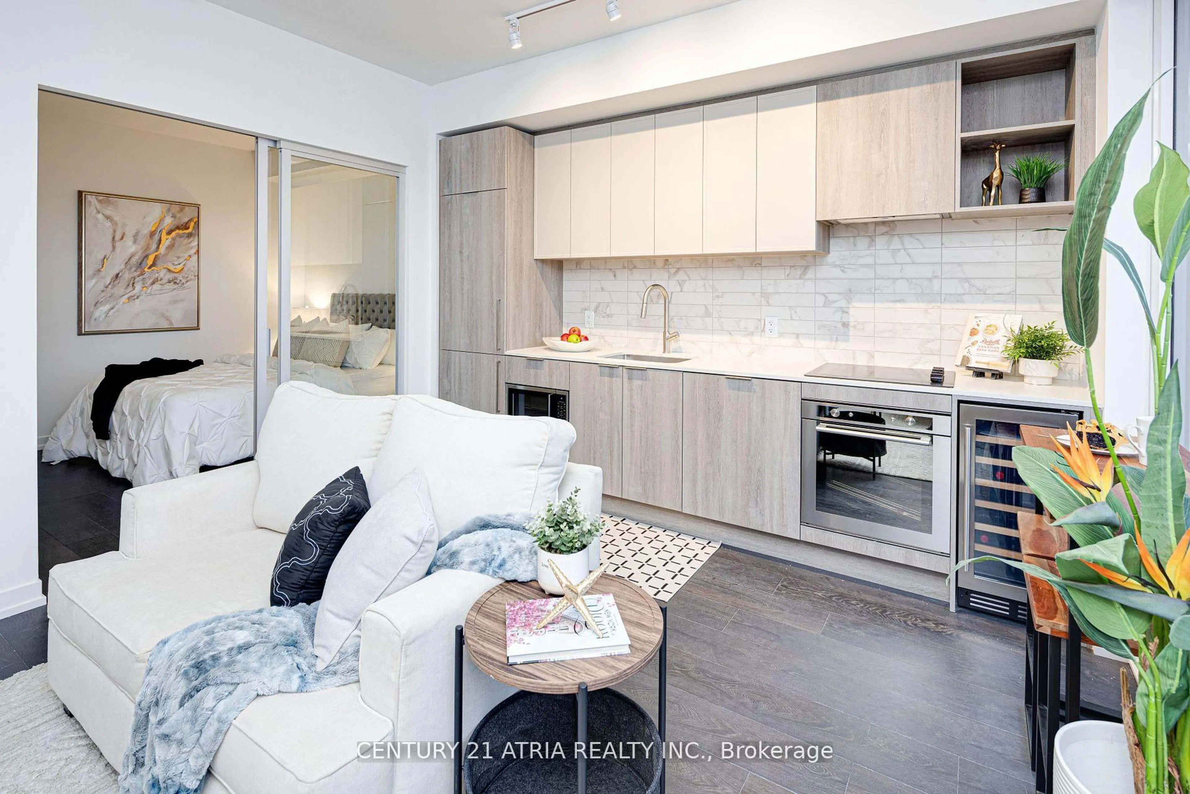 Open concept kitchen, unknown for 2020 Bathurst St #1810, Toronto Ontario M5P 0A6