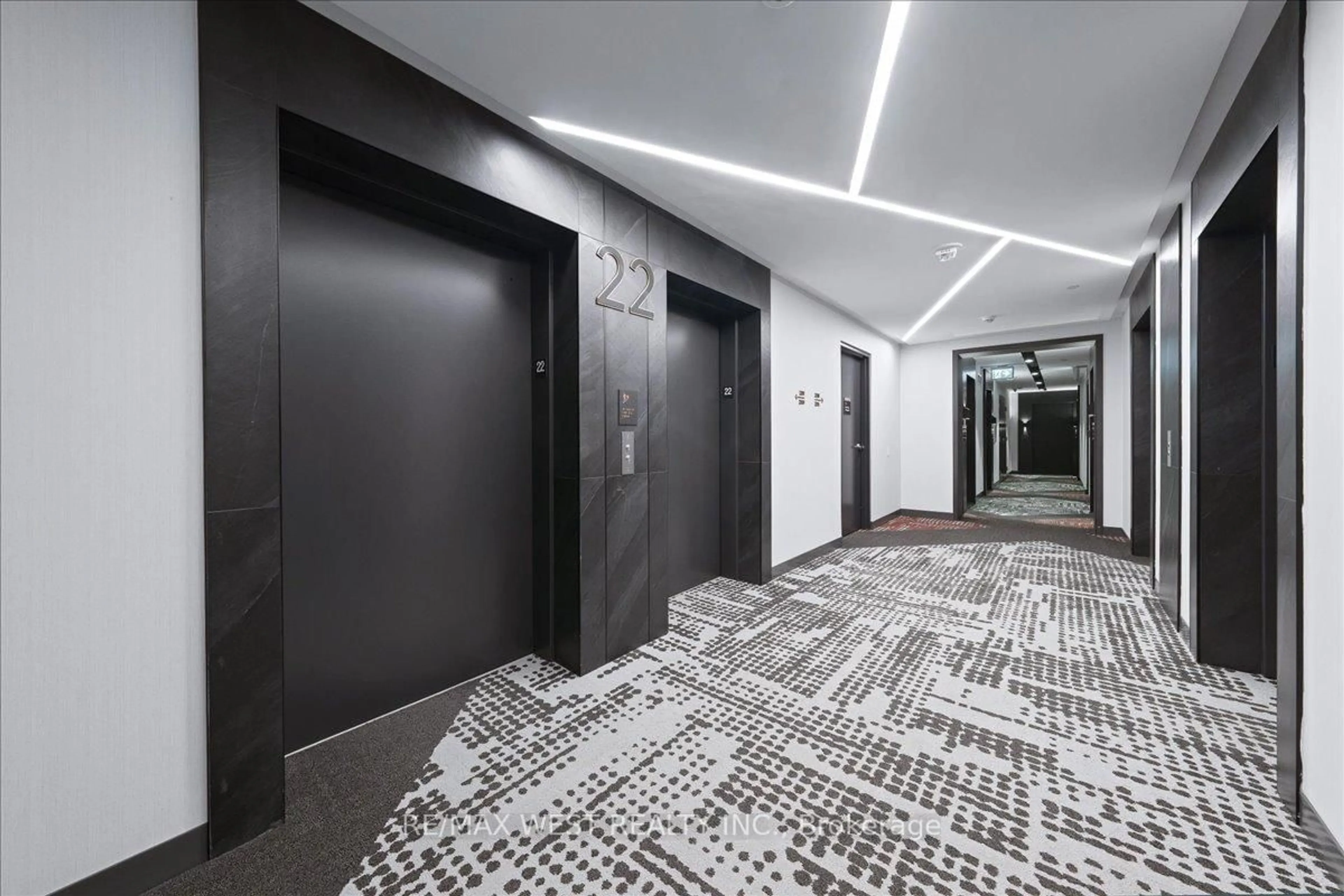 Indoor foyer for 470 Front St #2201, Toronto Ontario M5V 0V6