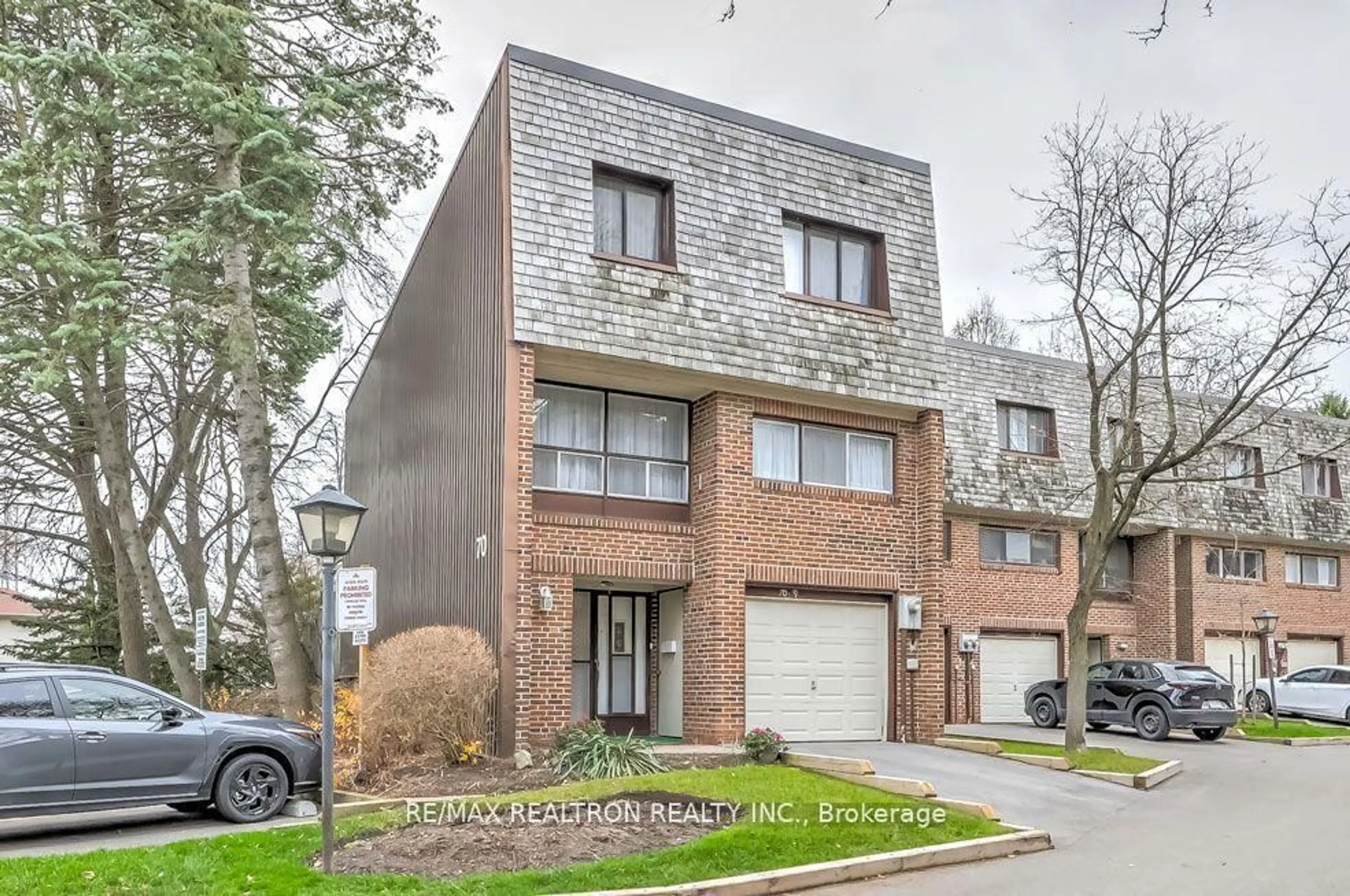 Home with brick exterior material, street for 70 Castlebury Cres #9, Toronto Ontario M2H 1H8