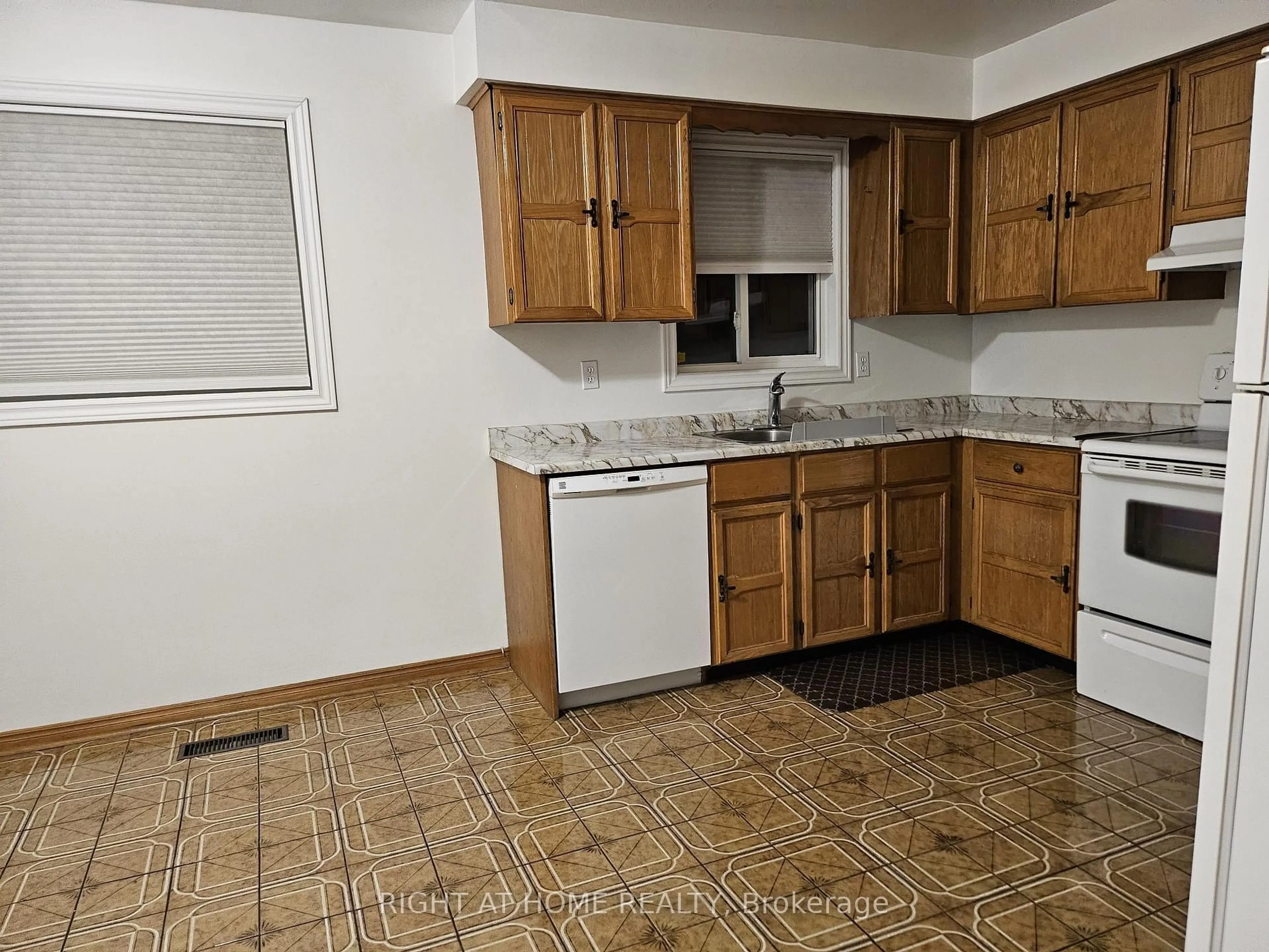 Standard kitchen, unknown for 391 Parkview Ave, Toronto Ontario M2N 3Z7