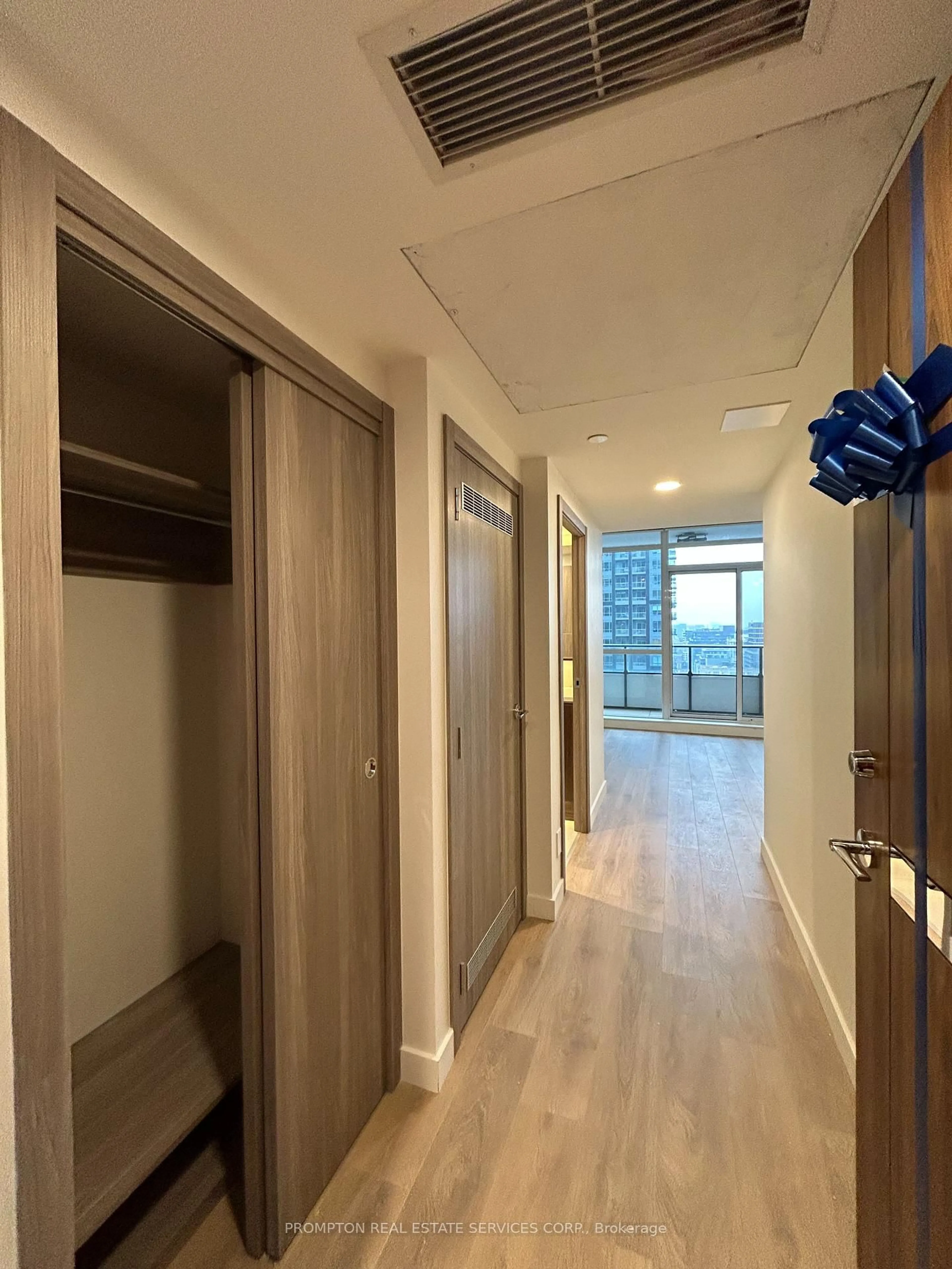 Indoor foyer for 38 Widmer St #2209, Toronto Ontario M5V 2E9