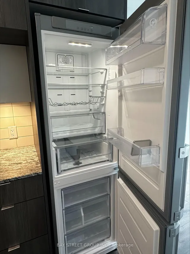 Additional property image - 585 Bloor St Unit 921