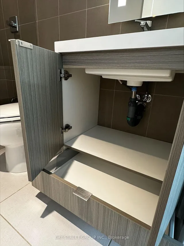 Additional property image - 585 Bloor St Unit 921