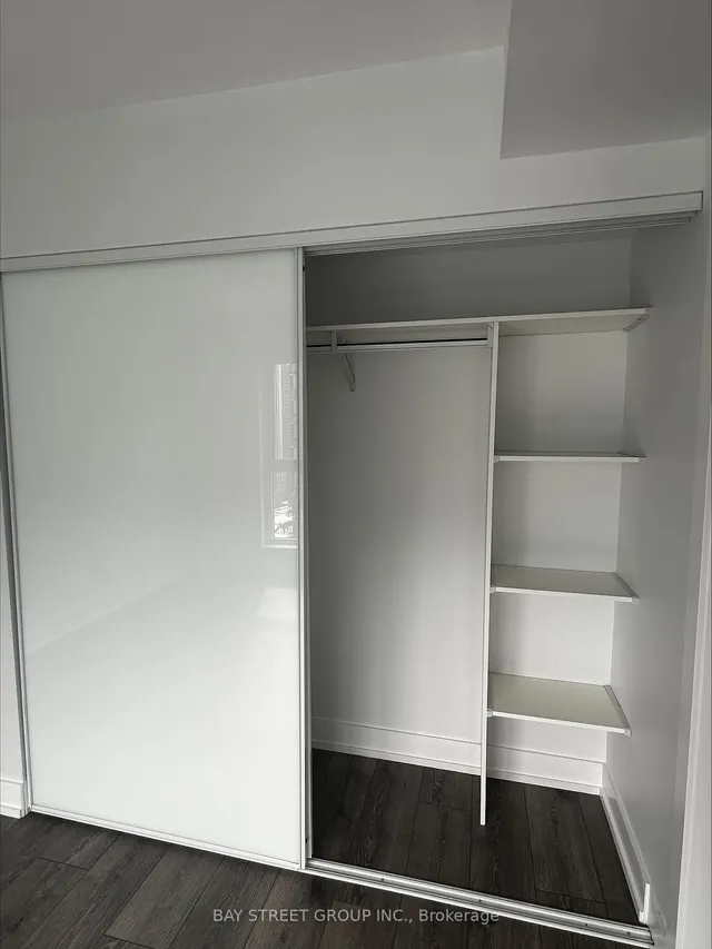 Additional property image - 585 Bloor St Unit 921