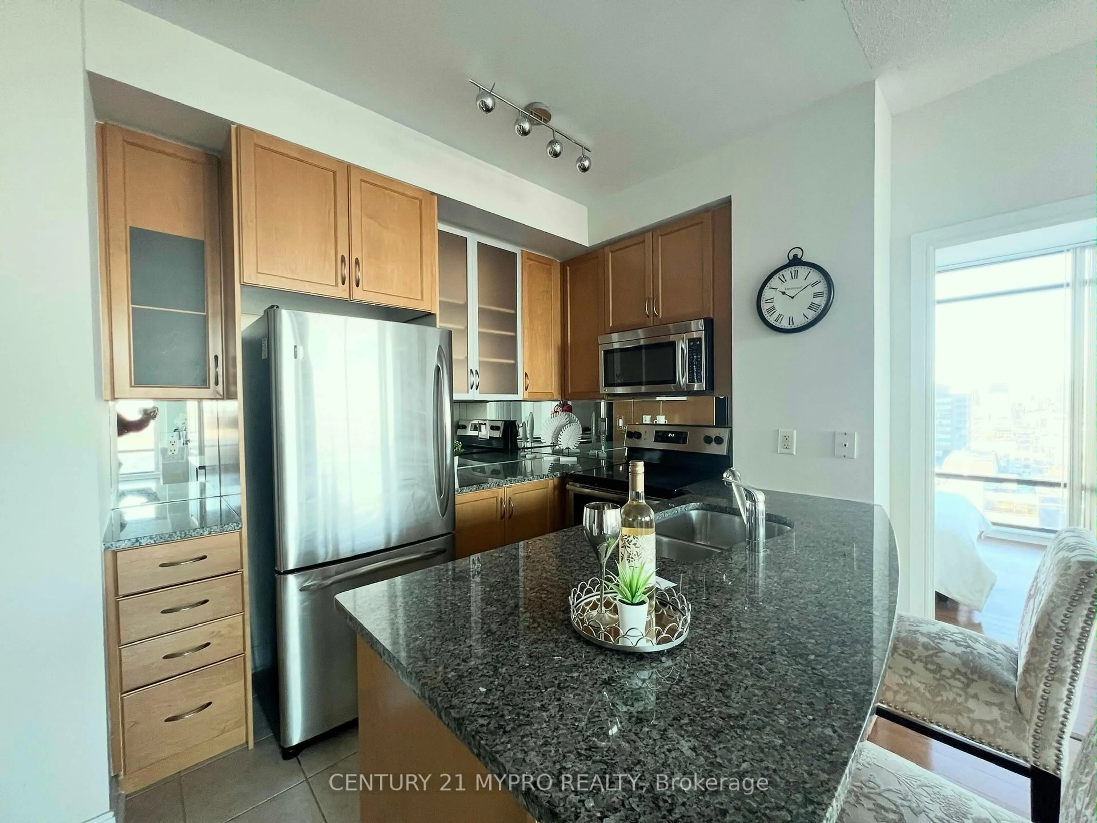 Open concept kitchen, unknown for 18 Yorkville Ave #2109, Toronto Ontario M4W 1L4