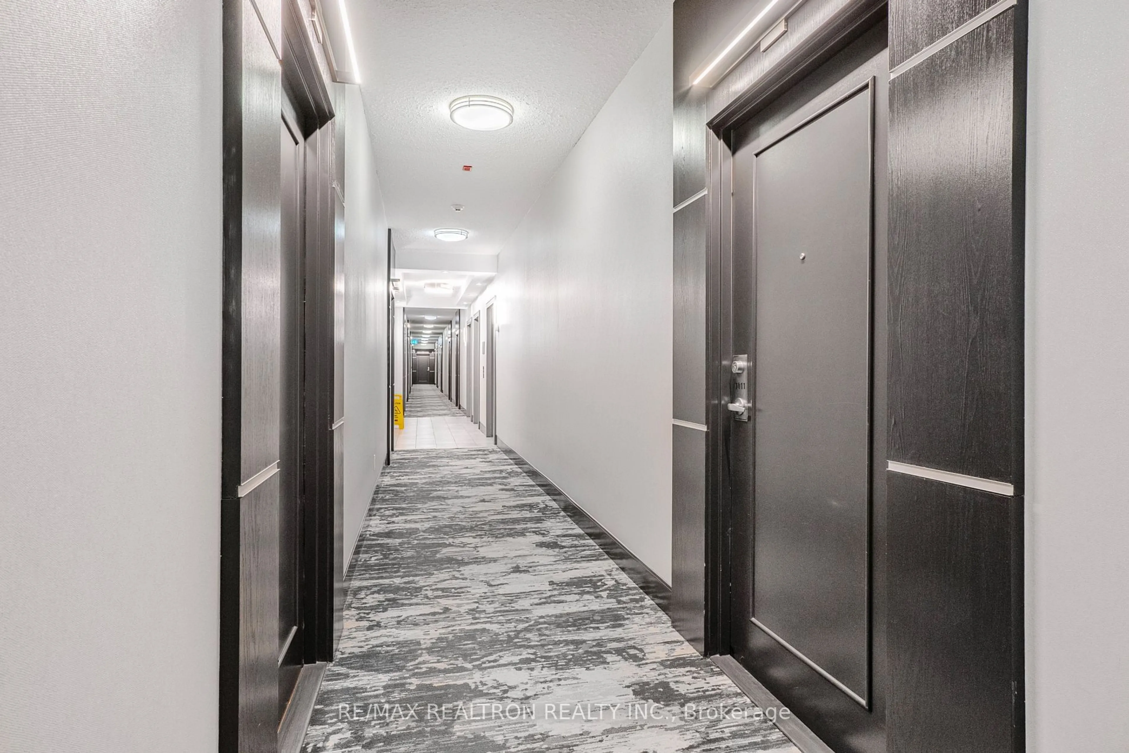 Indoor foyer for 525 Wilson Ave #1011, Toronto Ontario M3H 0A7