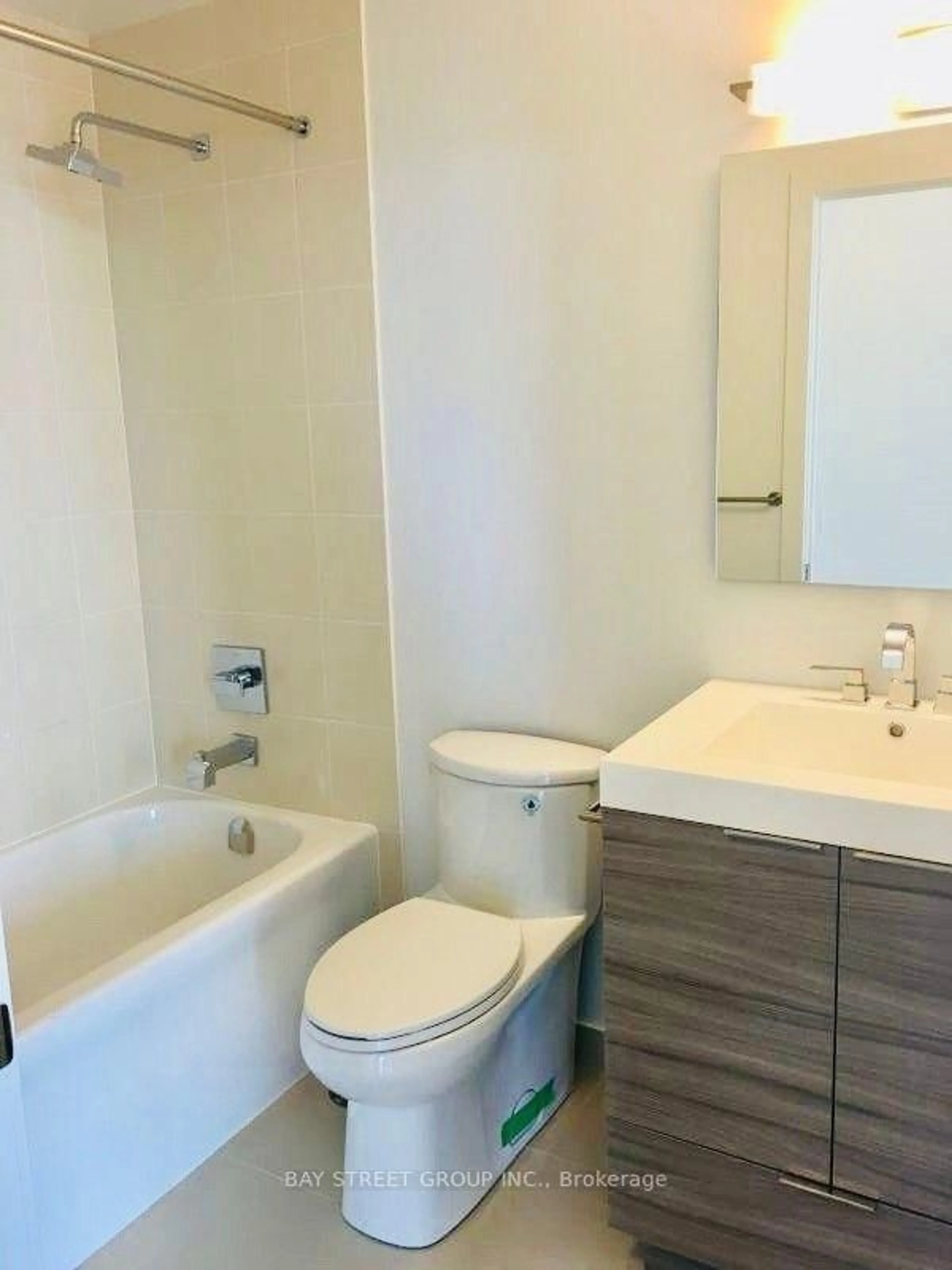 Standard bathroom, unknown for 318 Richmond St #1701, Toronto Ontario M5V 1X2