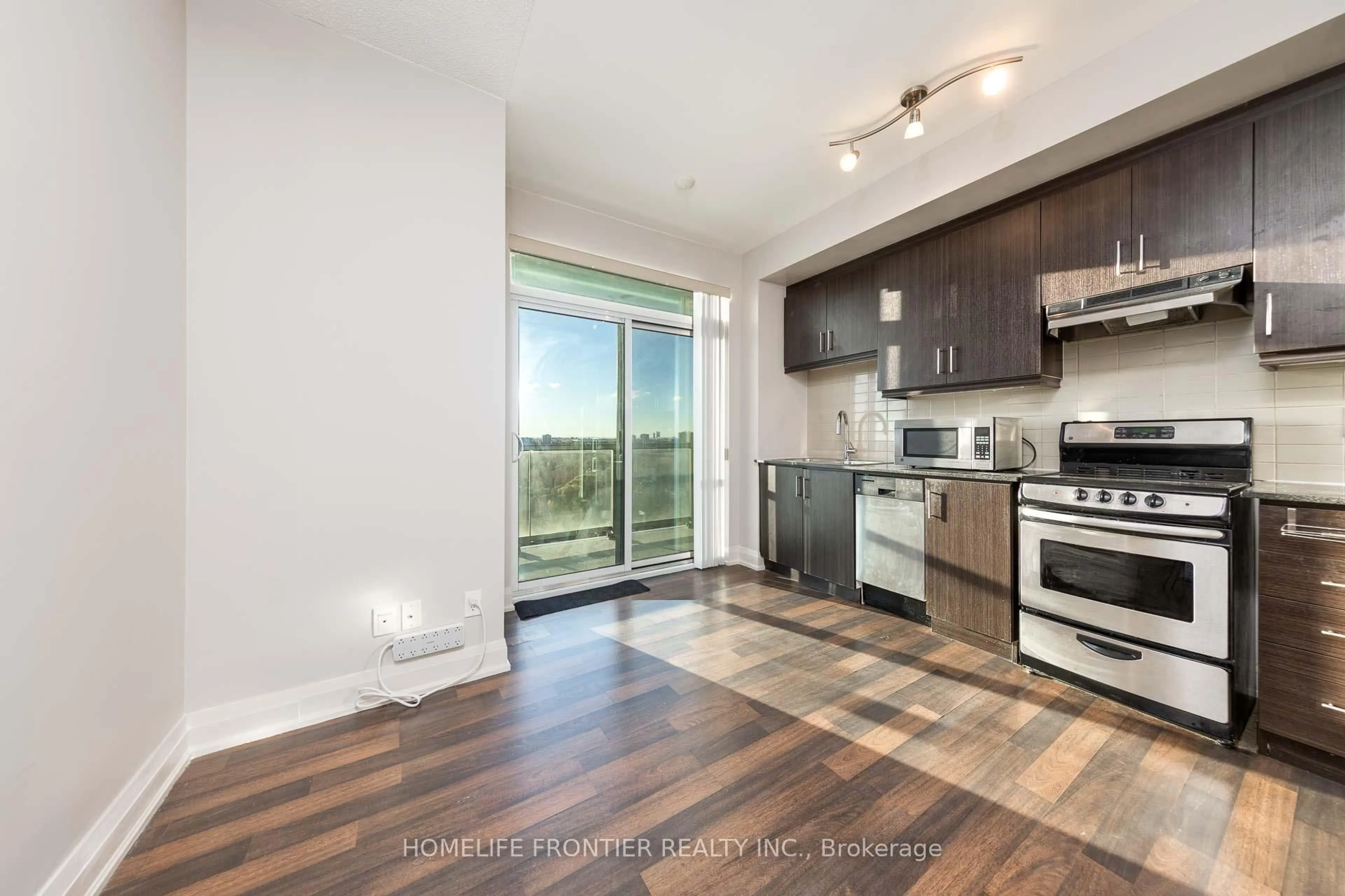 Open concept kitchen, unknown for 68 Canterbury Pl #1907, Toronto Ontario M2N 0H8