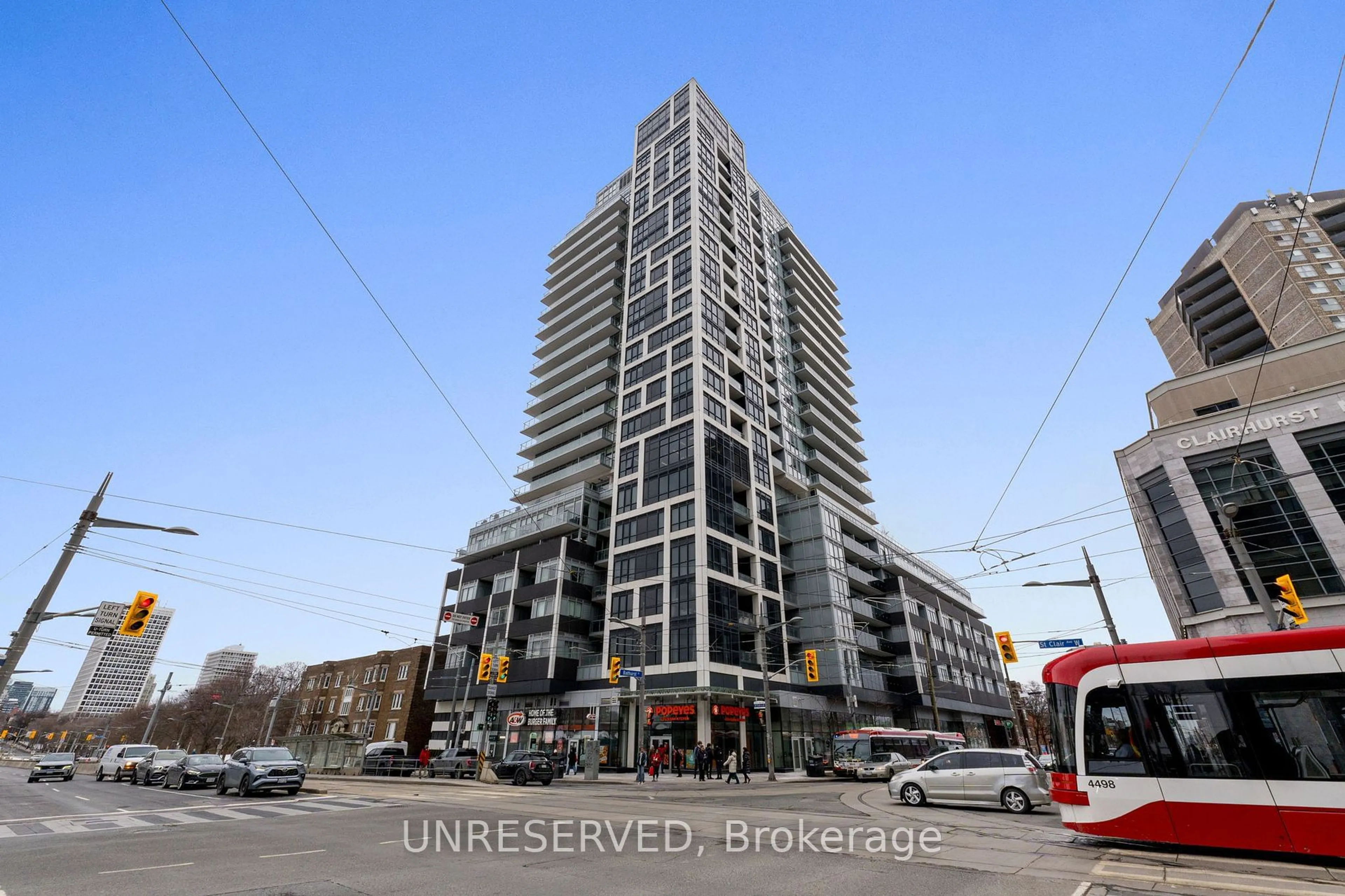 Indoor foyer for 501 St. Clair Ave #1304, Toronto Ontario M5P 0A2