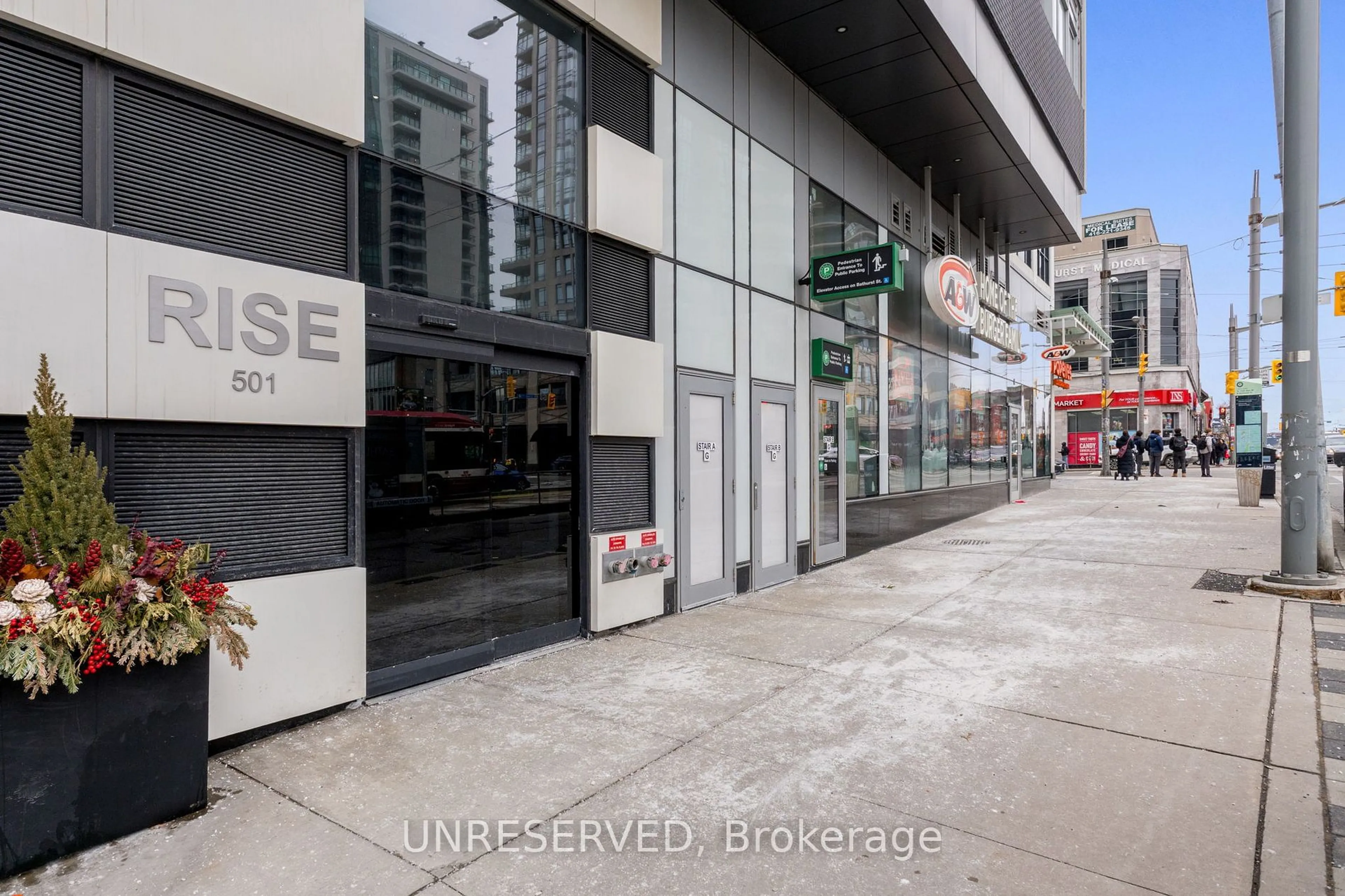 Indoor foyer for 501 St. Clair Ave #1304, Toronto Ontario M5P 0A2