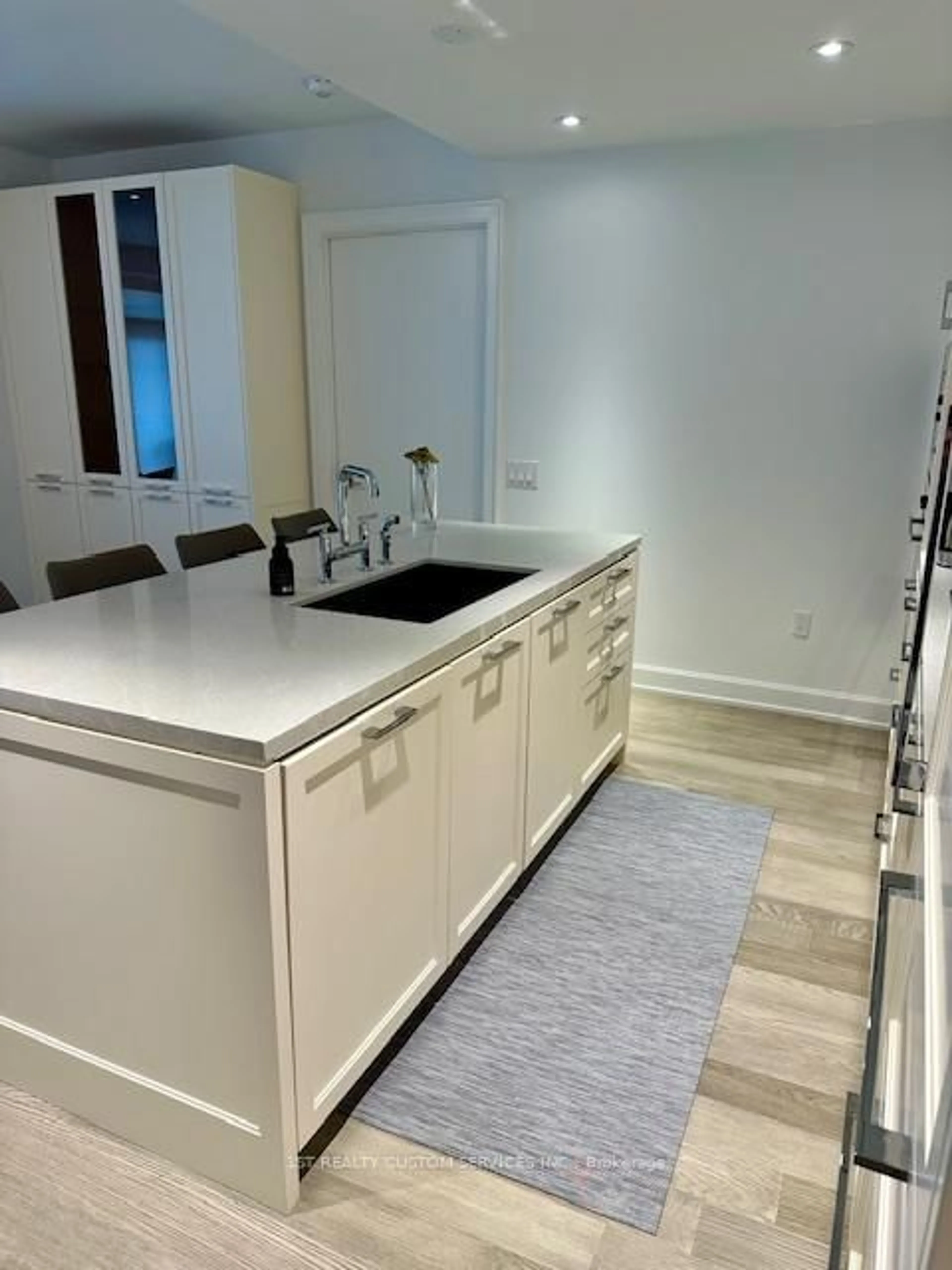 Contemporary kitchen, unknown for 1 Strathgowan Ave Ave #411, Toronto Ontario M4N 0B3