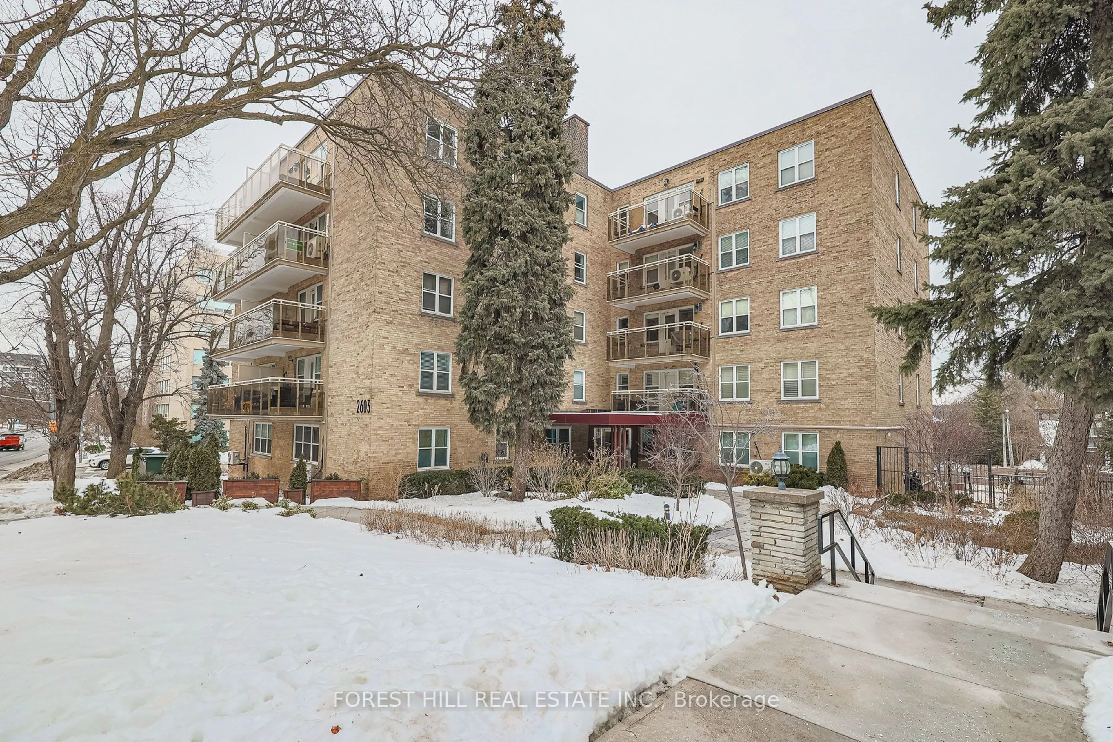 Patio, street for 2603 Bathurst St #408, Toronto Ontario M6B 2Z6