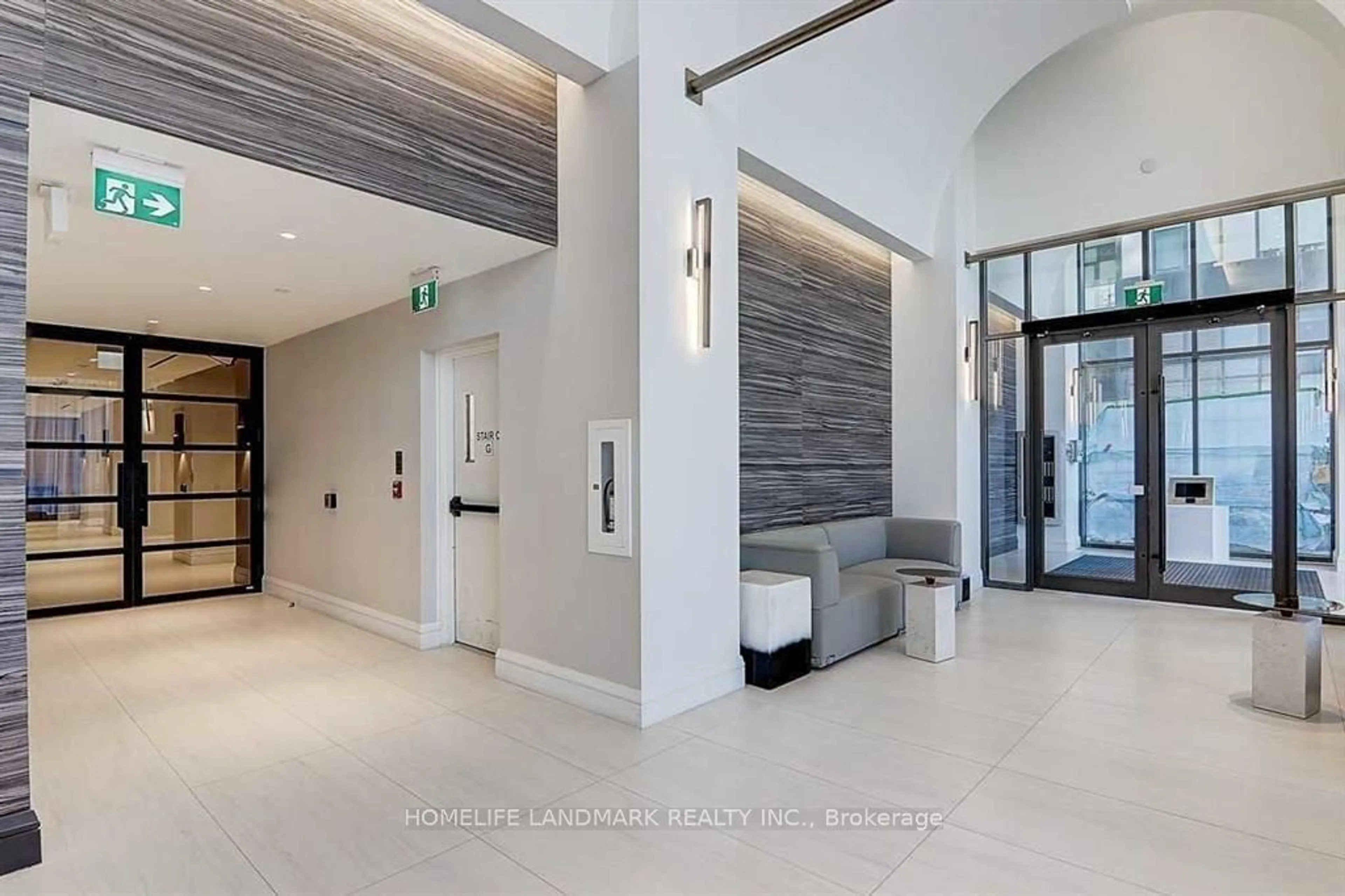 Indoor foyer for 39 Roehampton Ave #3209, Toronto Ontario M4P 0G1