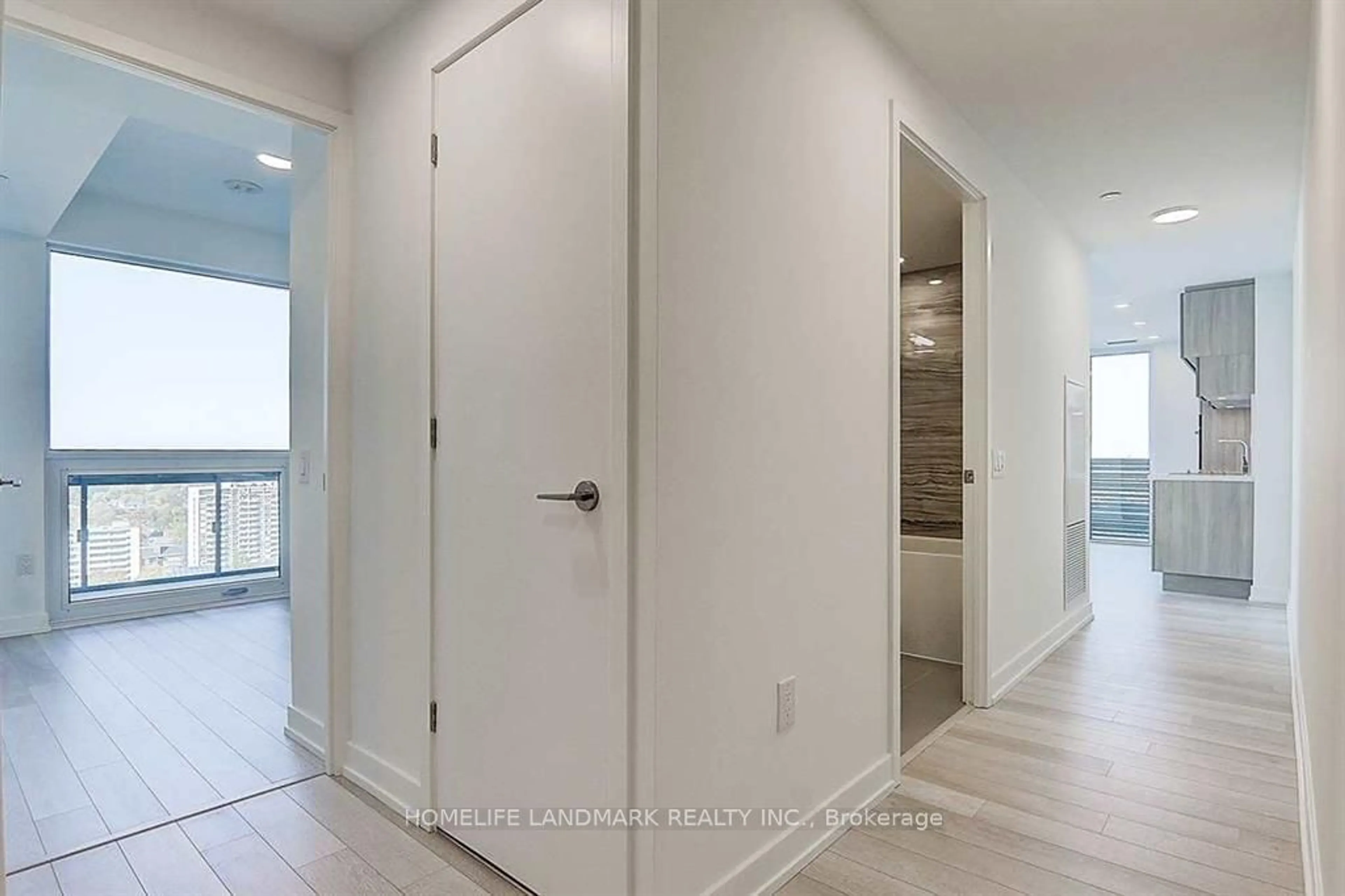 Indoor entryway for 39 Roehampton Ave #3209, Toronto Ontario M4P 0G1