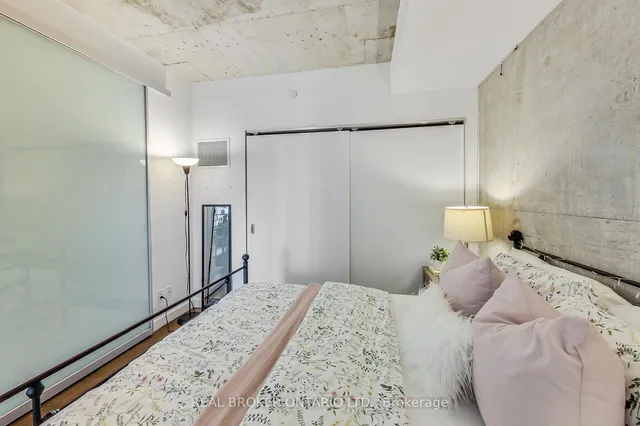Additional property image - 111 Bathurst St Unit 320