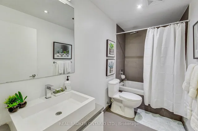 Additional property image - 111 Bathurst St Unit 320