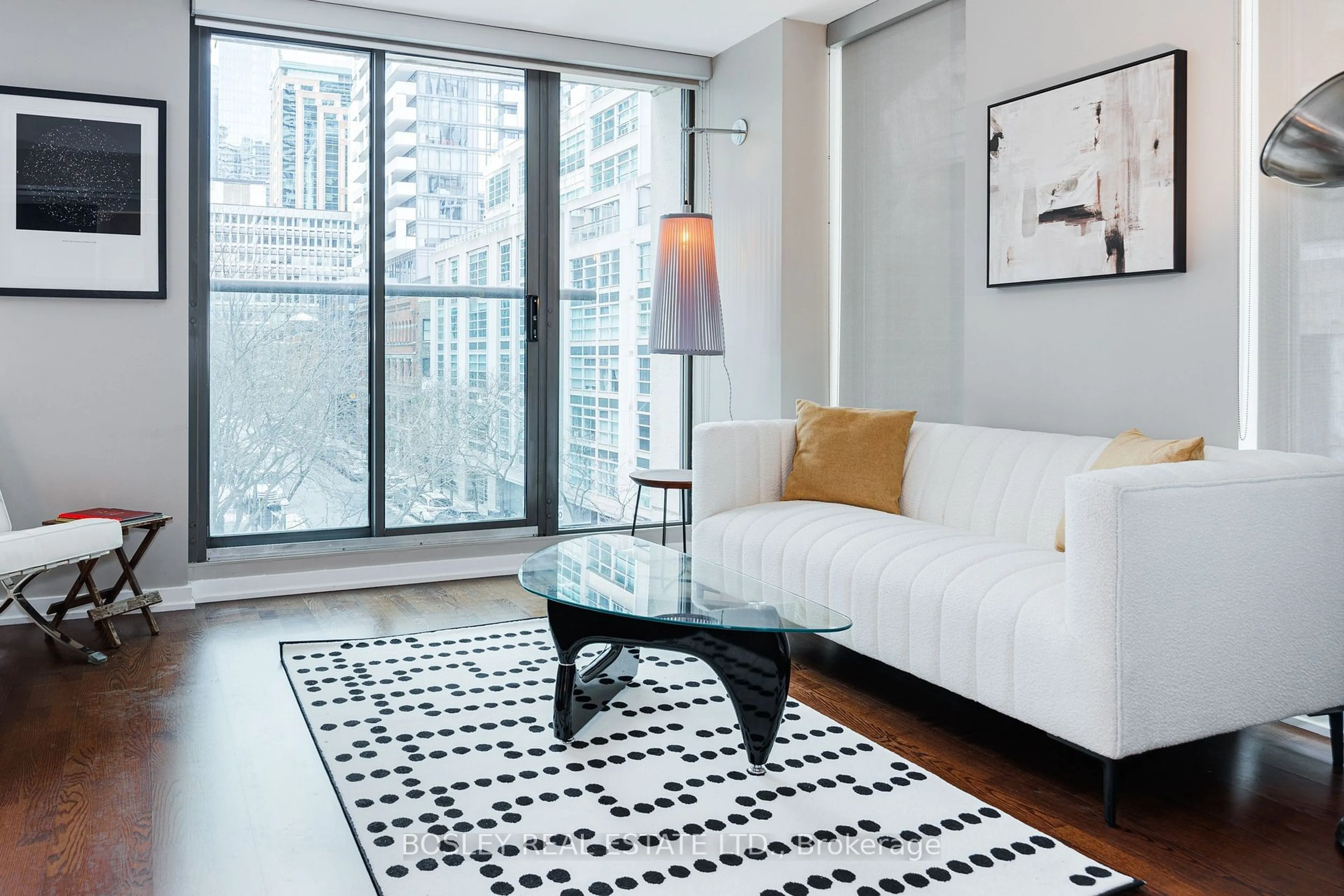 Living room with furniture, carpet floor for 33 Lombard St #412, Toronto Ontario M5W 2H8