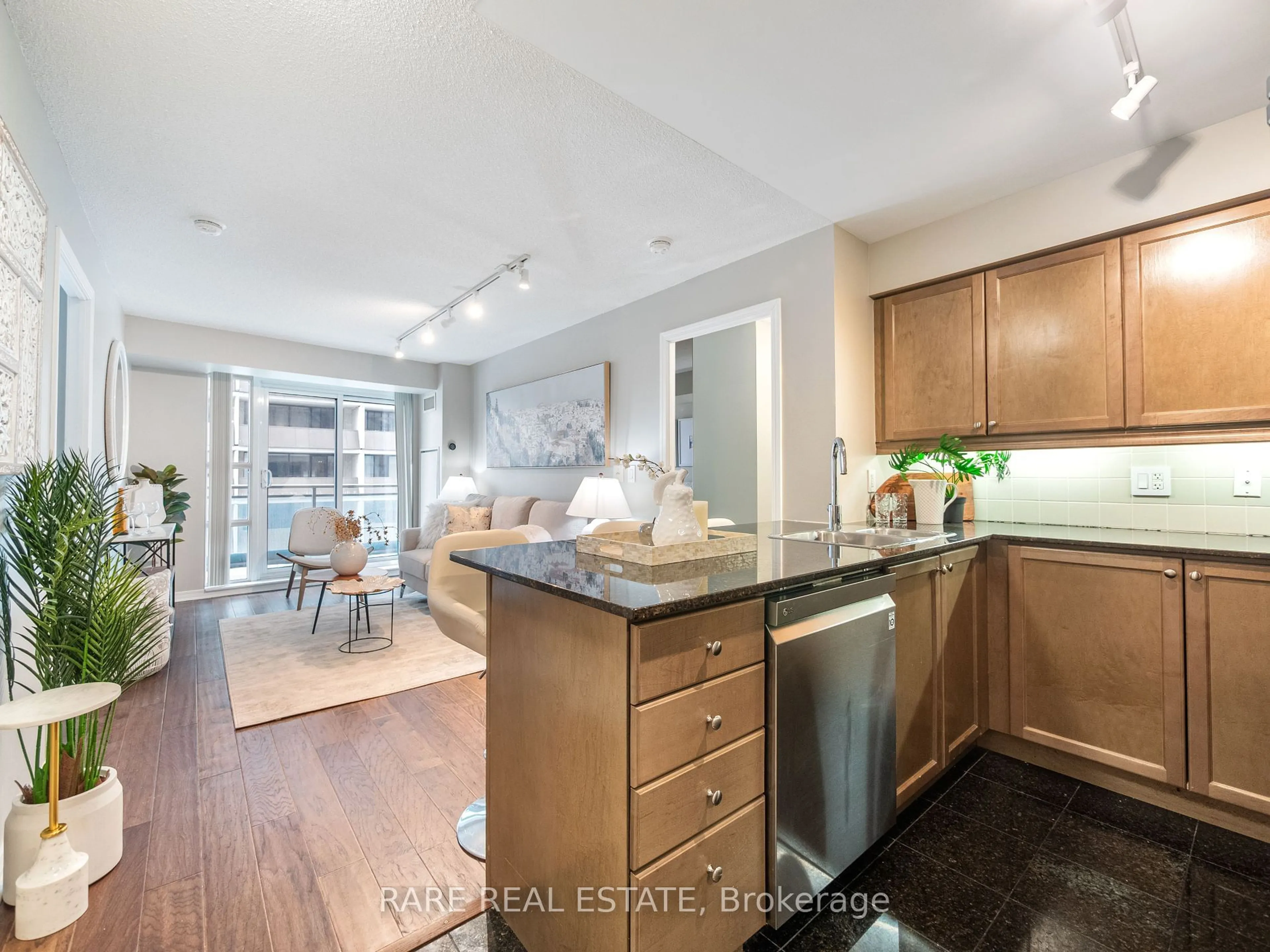 Open concept kitchen, unknown for 736 Spadina Ave #1111, Toronto Ontario M5S 2J6