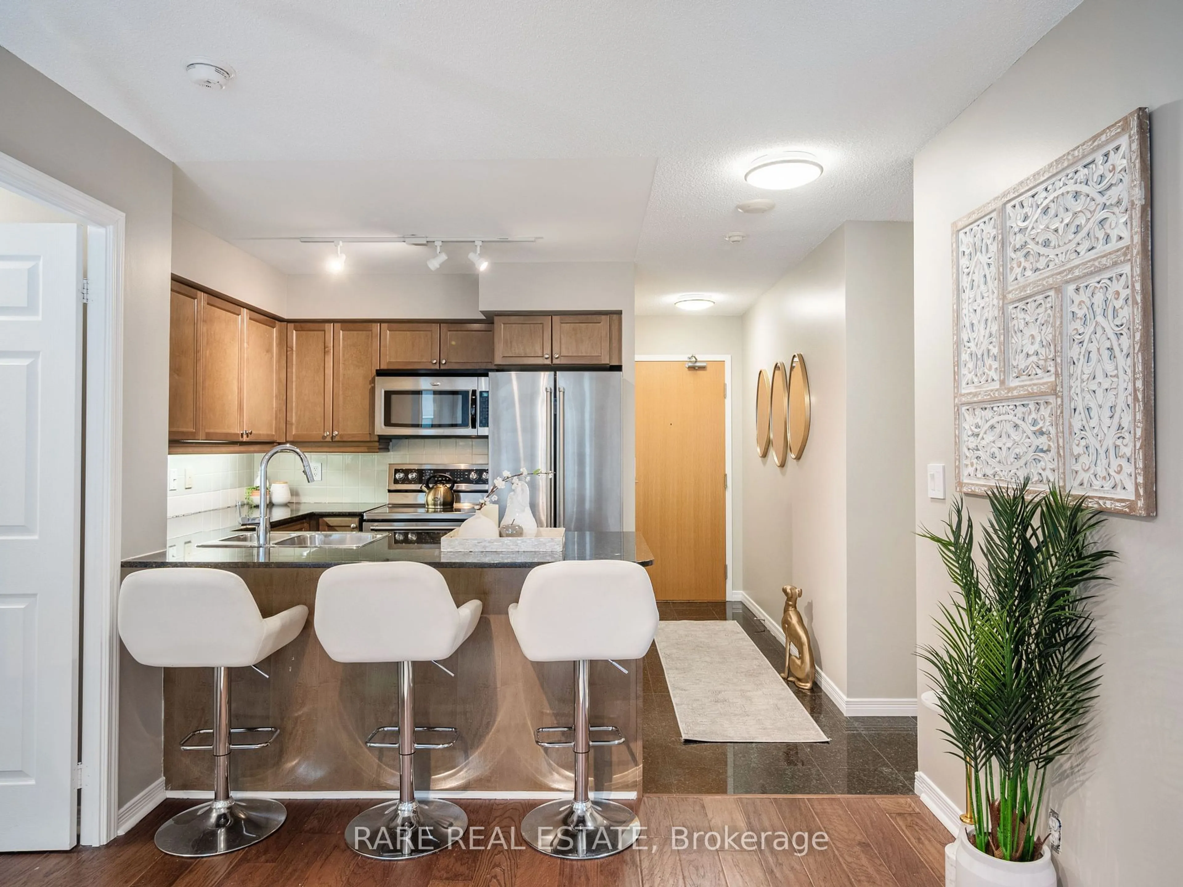 Open concept kitchen, unknown for 736 Spadina Ave #1111, Toronto Ontario M5S 2J6